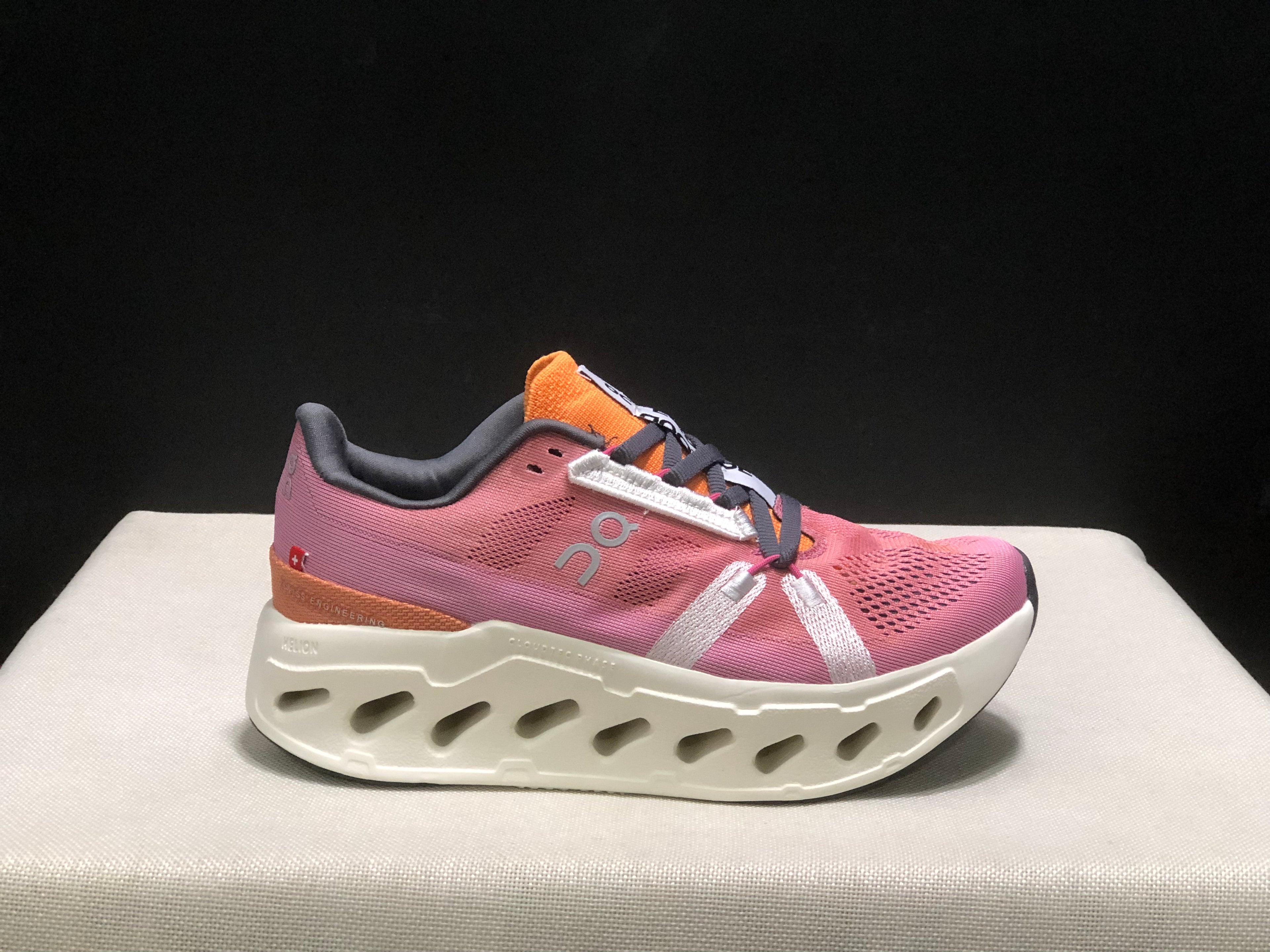 On Running Cloudeclipse Soft And Comfortable Running Shoes Pink/White