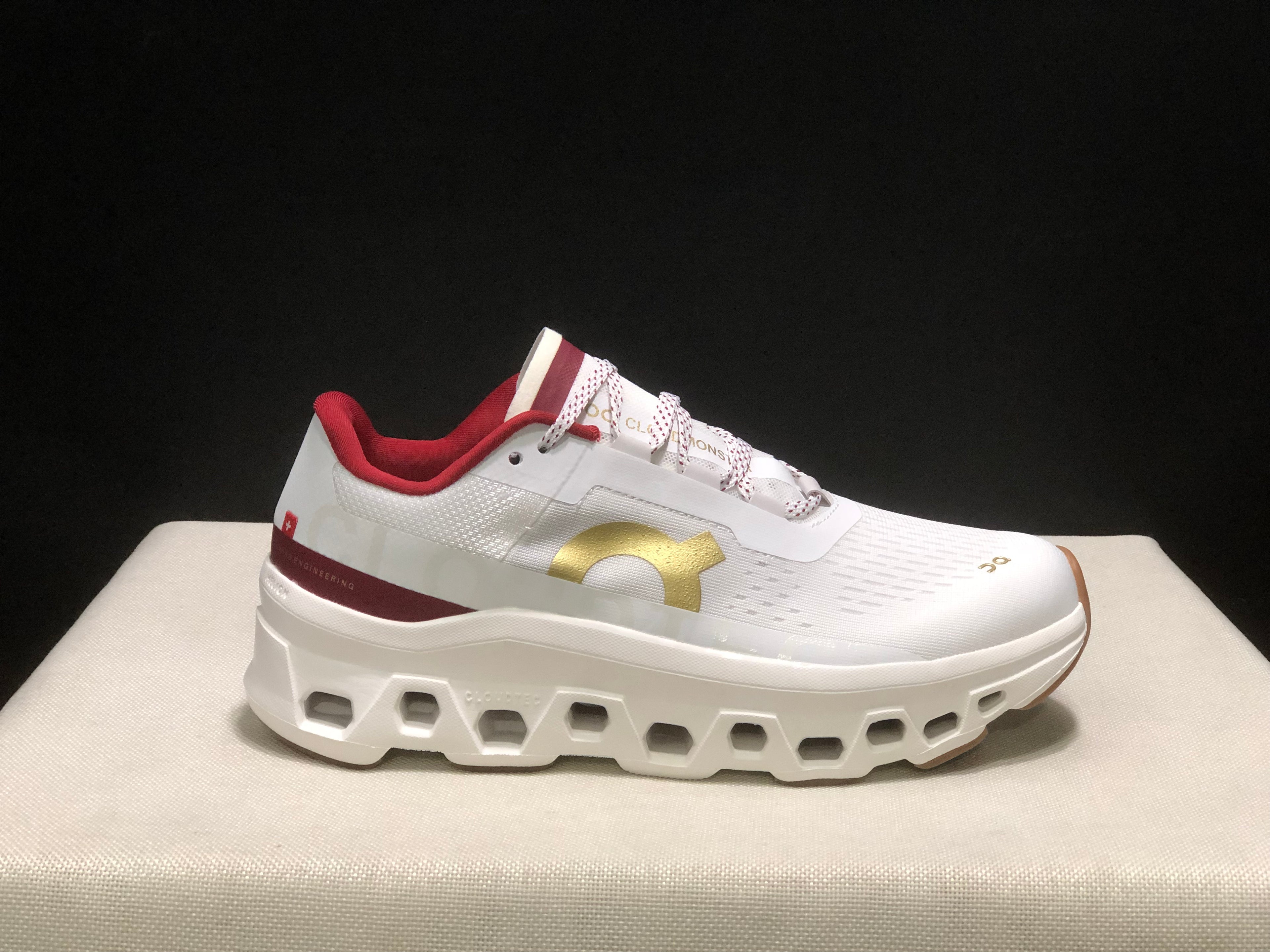On Running Cloudmonster Anti-Slip Running Shoes Limited Edition For The Year Of The Snake White/Red