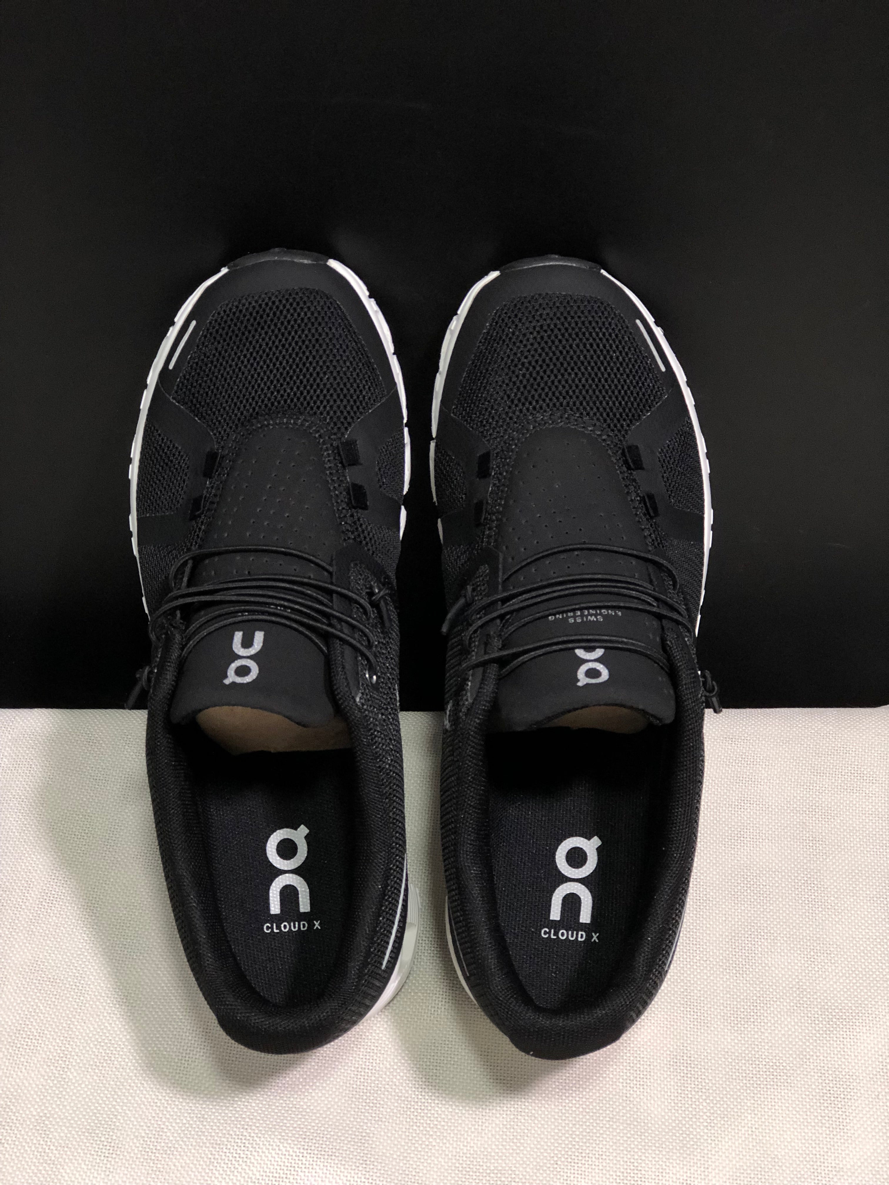 On Running Cloud 5 Lightweight Running Shoes Black/White