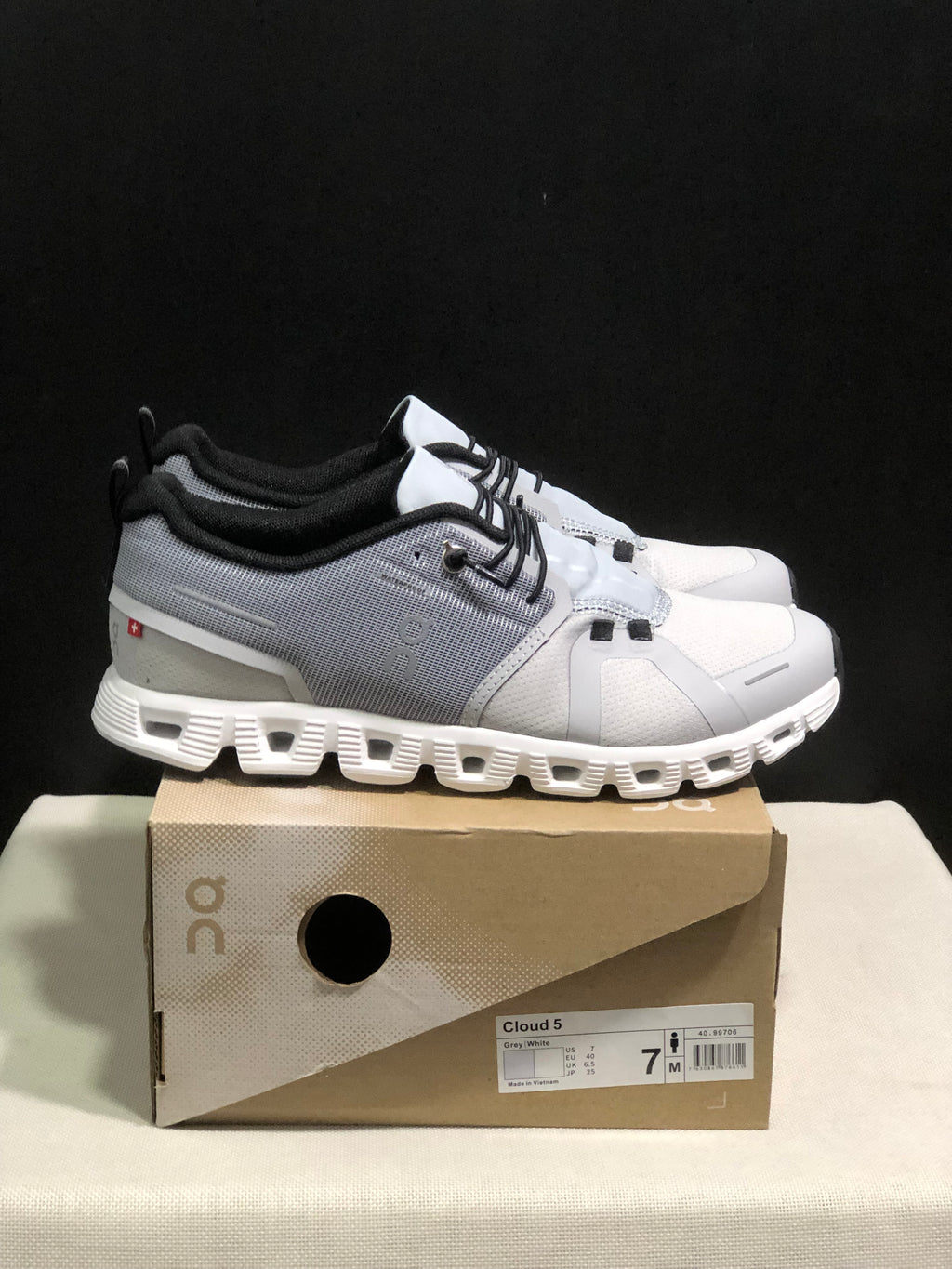 On Running Cloud 5 Lightweight Running Shoes Grey