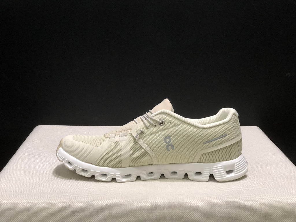 On Running Cloud 5 Lightweight Running Shoes Cream/Sand
