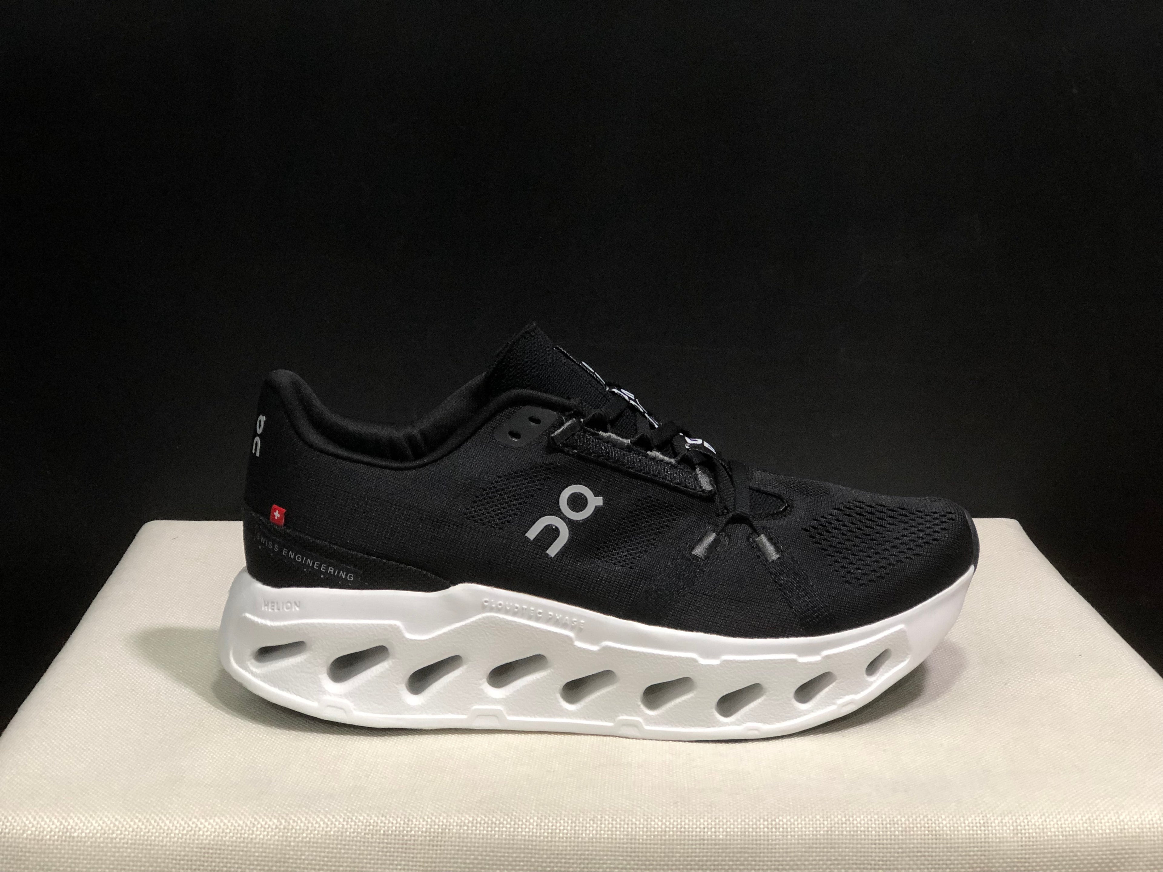 On Running Cloudeclipse Soft And Comfortable Running Shoes Black/White
