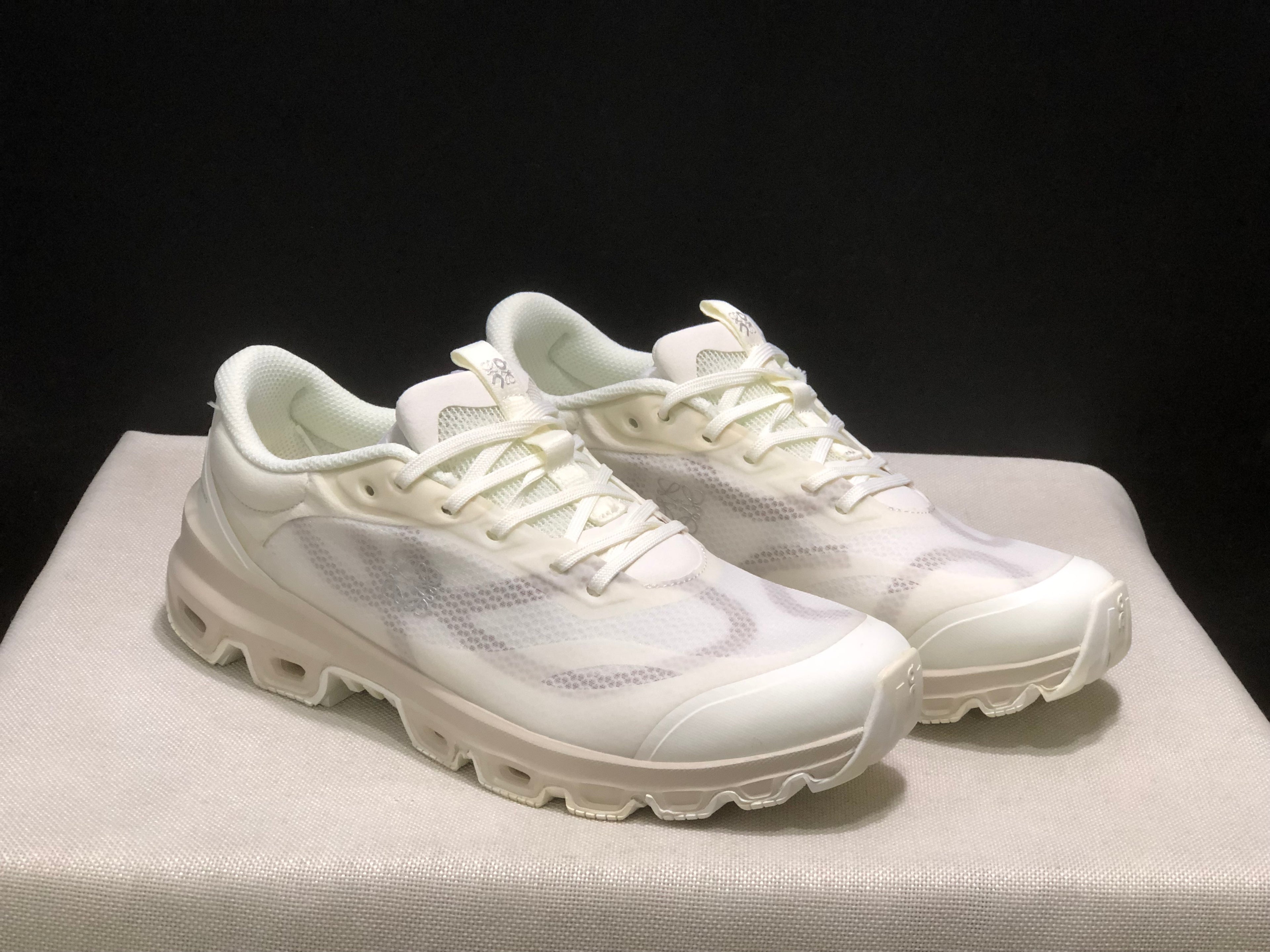 LOEWE x On Running Cloudventure 2.0 Running Shoes Co-Signed Edition Eggshell