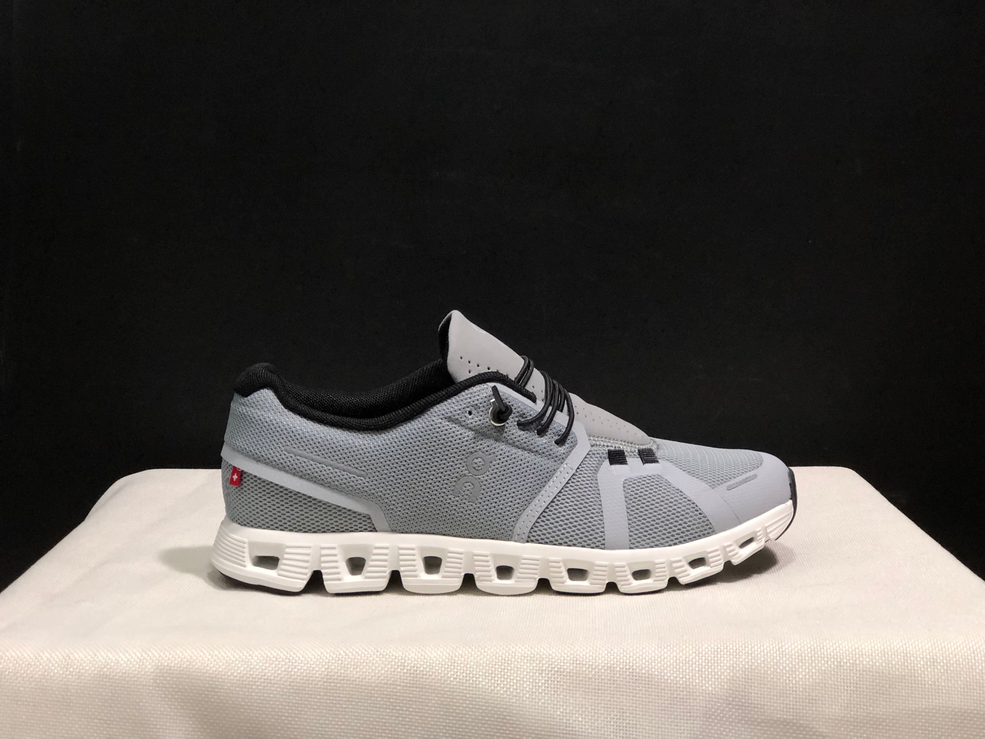 On Running Cloud 5 Lightweight Running Shoes Alloy Grey