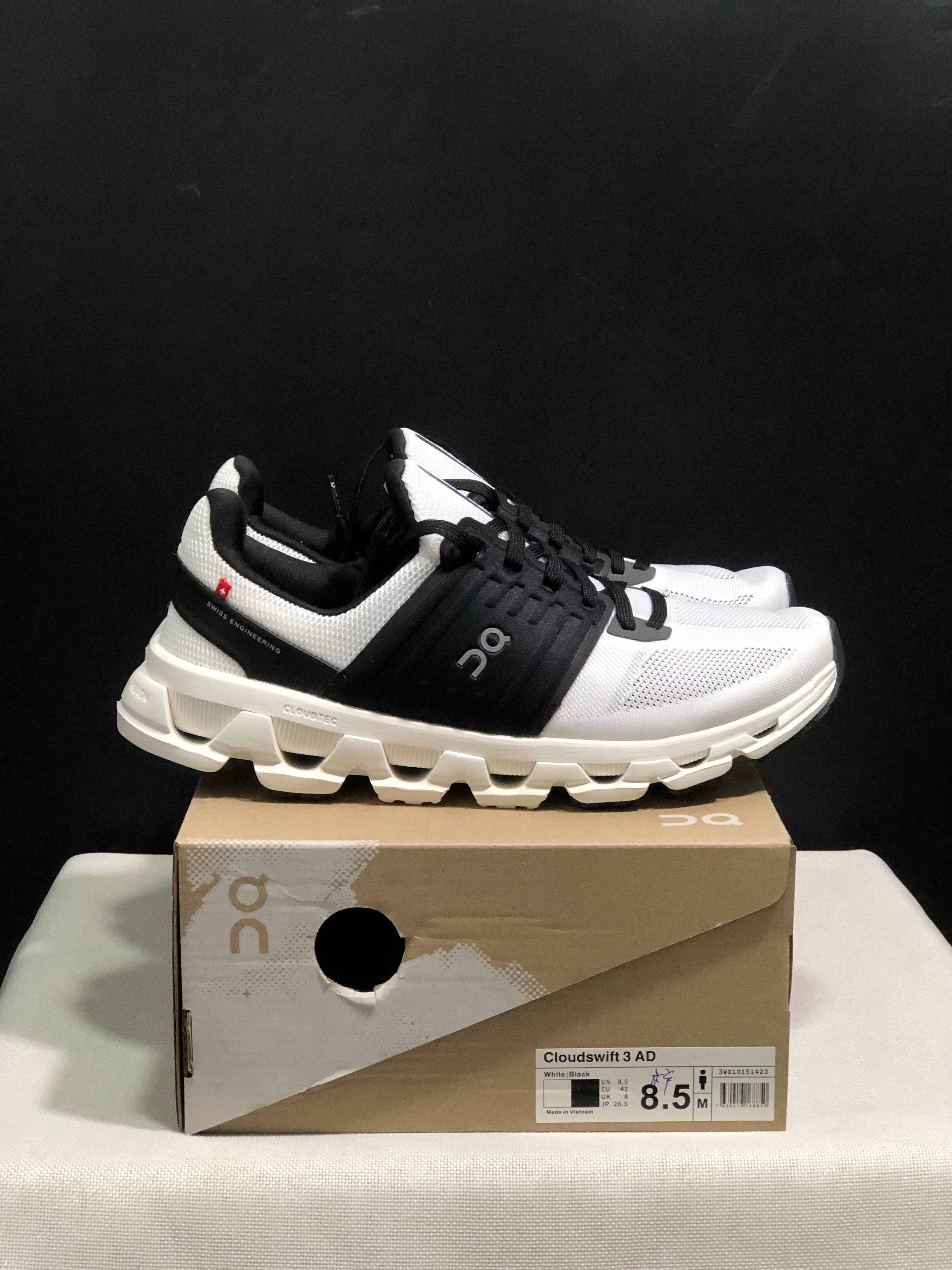 On Running Cloudswift 3 Trendy And Comfortable Running Shoes Black/White
