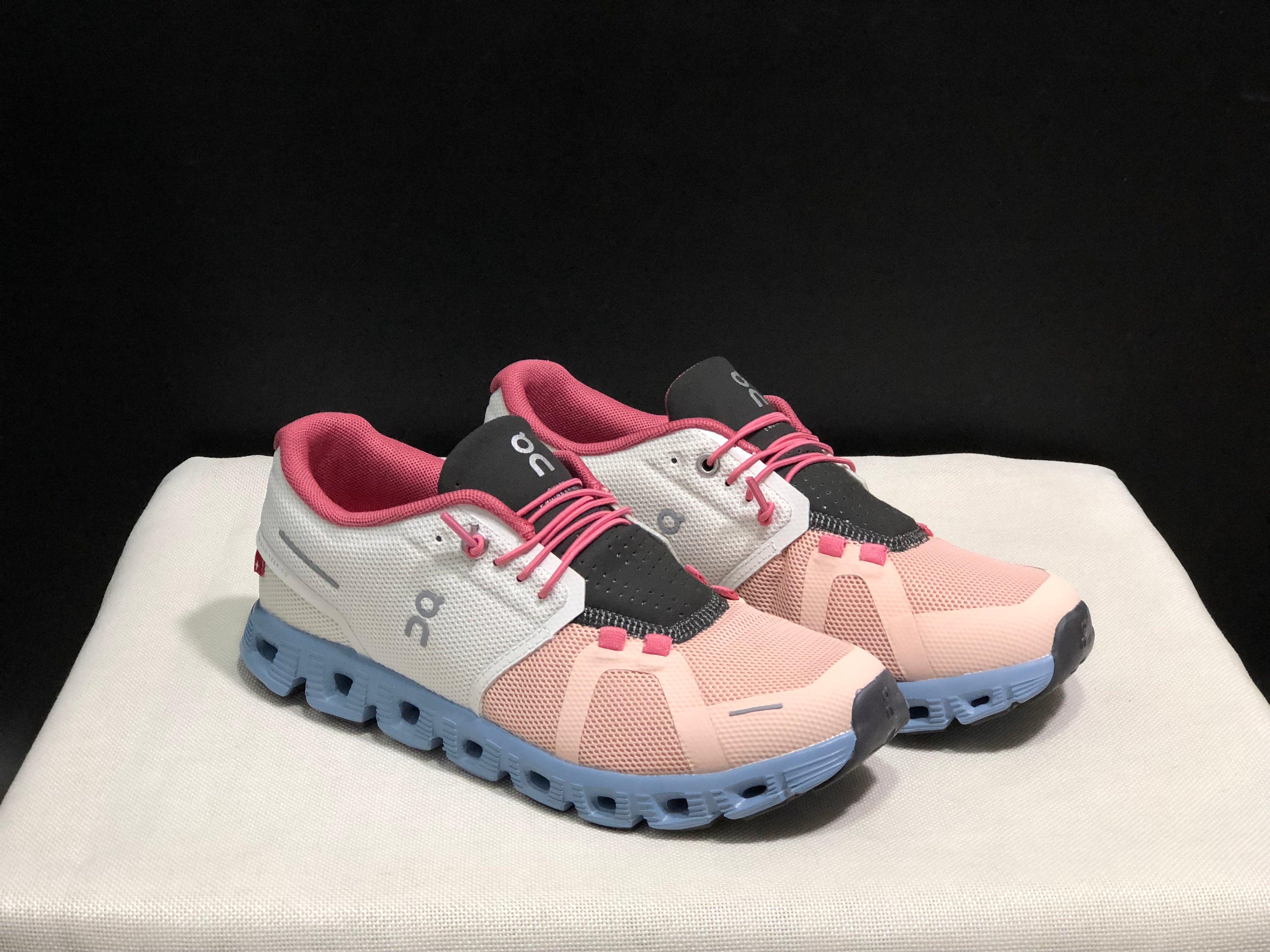 On Running Cloud 5 Lightweight Running Shoes Ice/Prairie