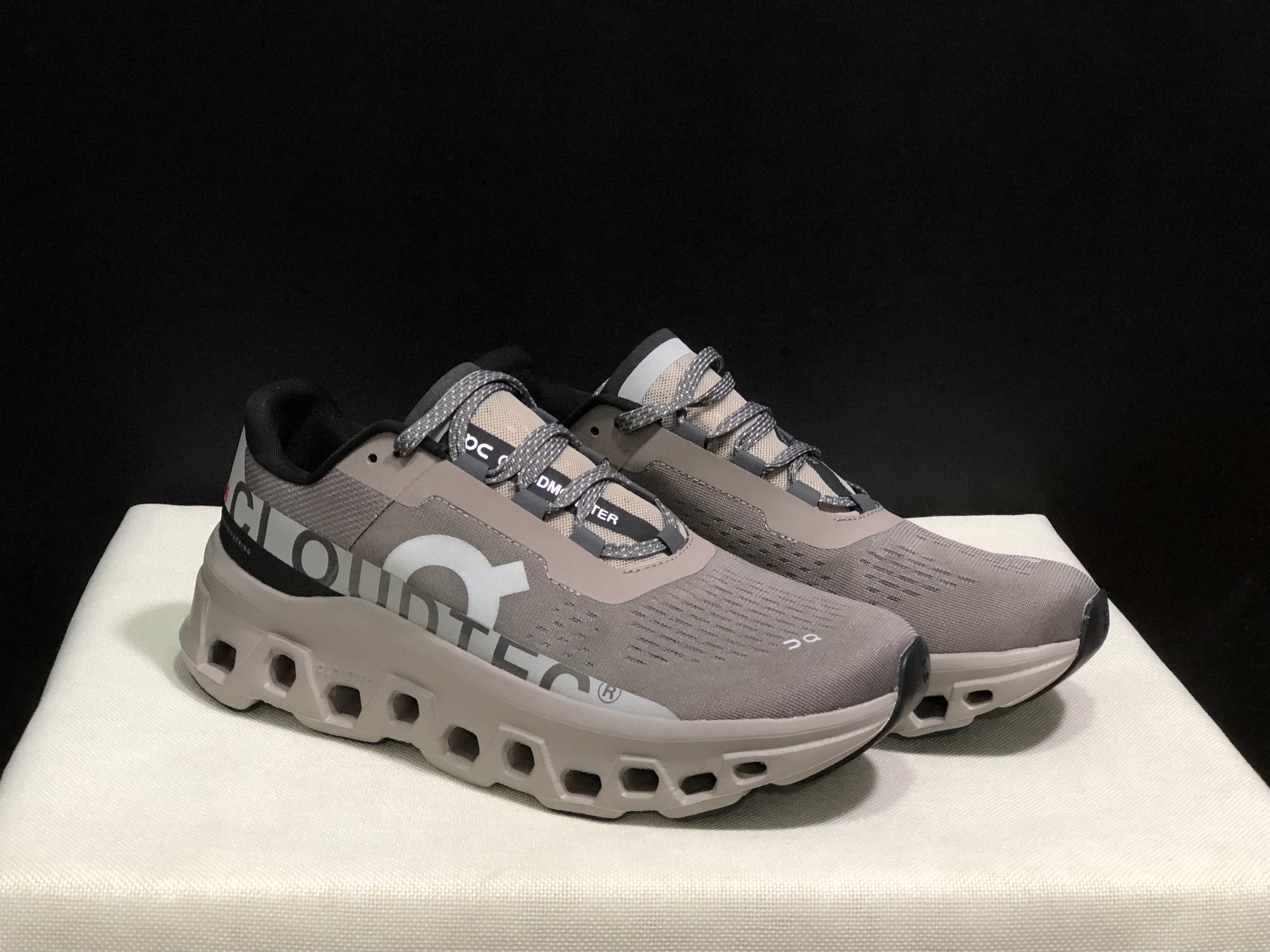 On Running Cloudmonster Anti-Slip Running Shoes Cinder/Fog