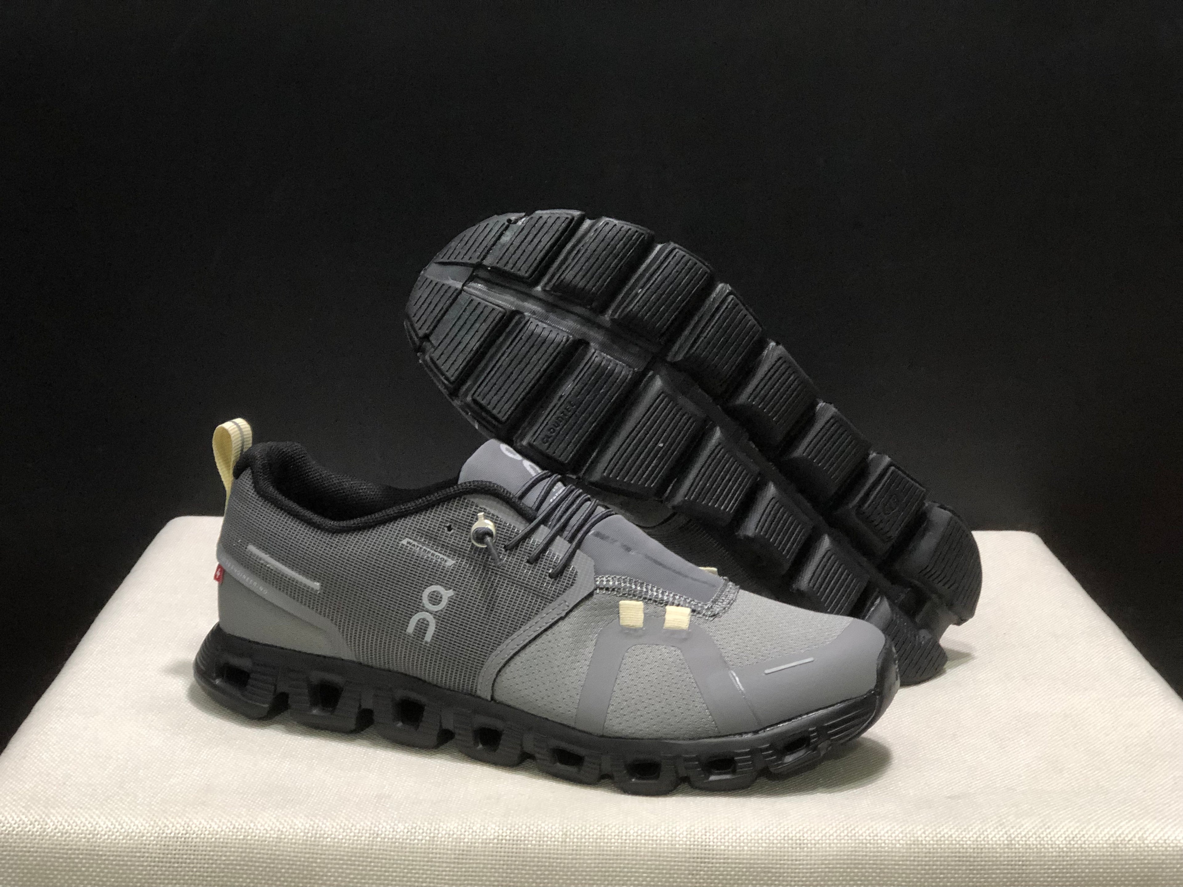 On Running Cloud 5 Lightweight Running Shoes Wolf Grey/Black