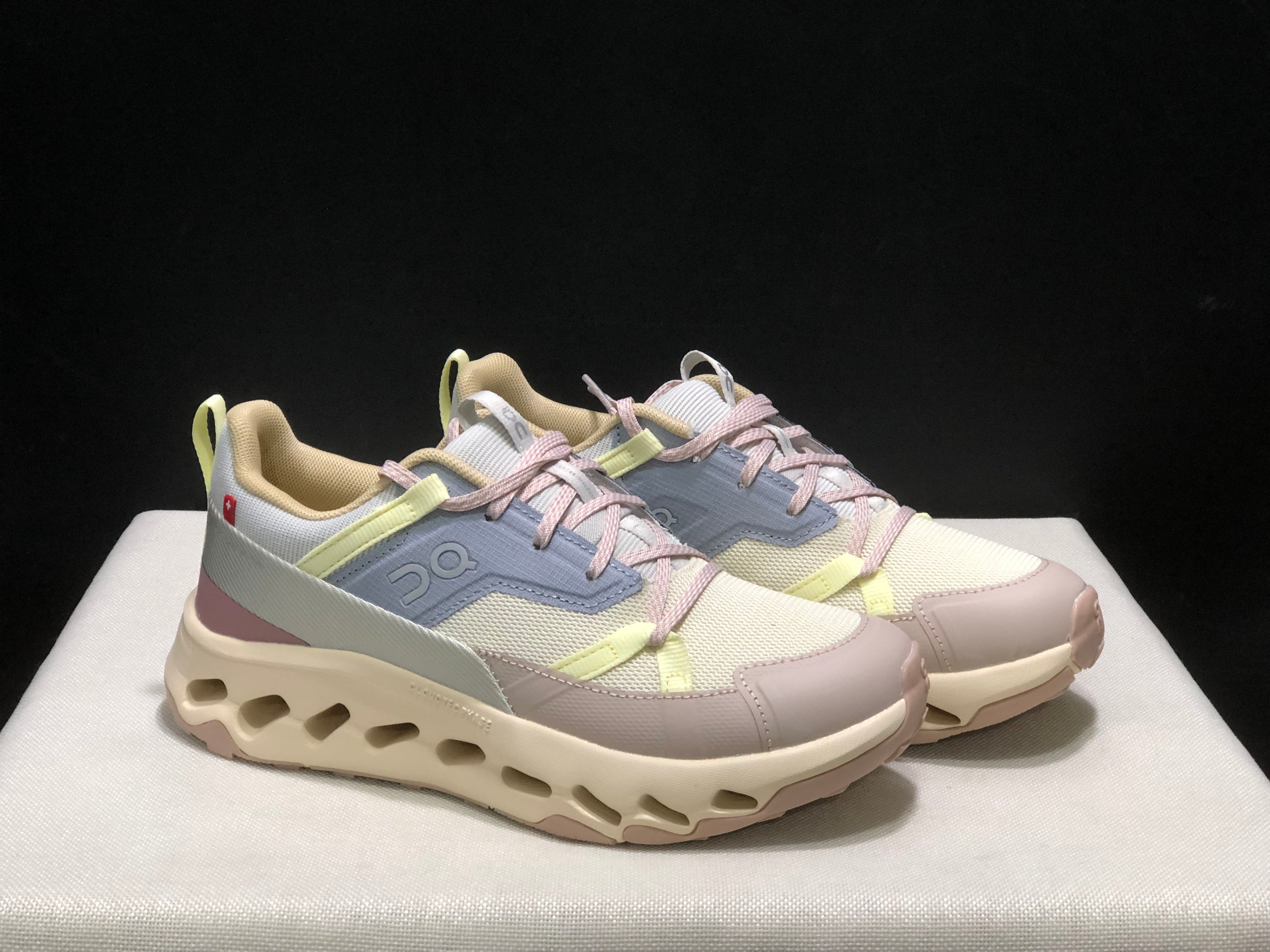 On Running Cloudhorizon WP Comfortable Sneakers Ivory/Pink