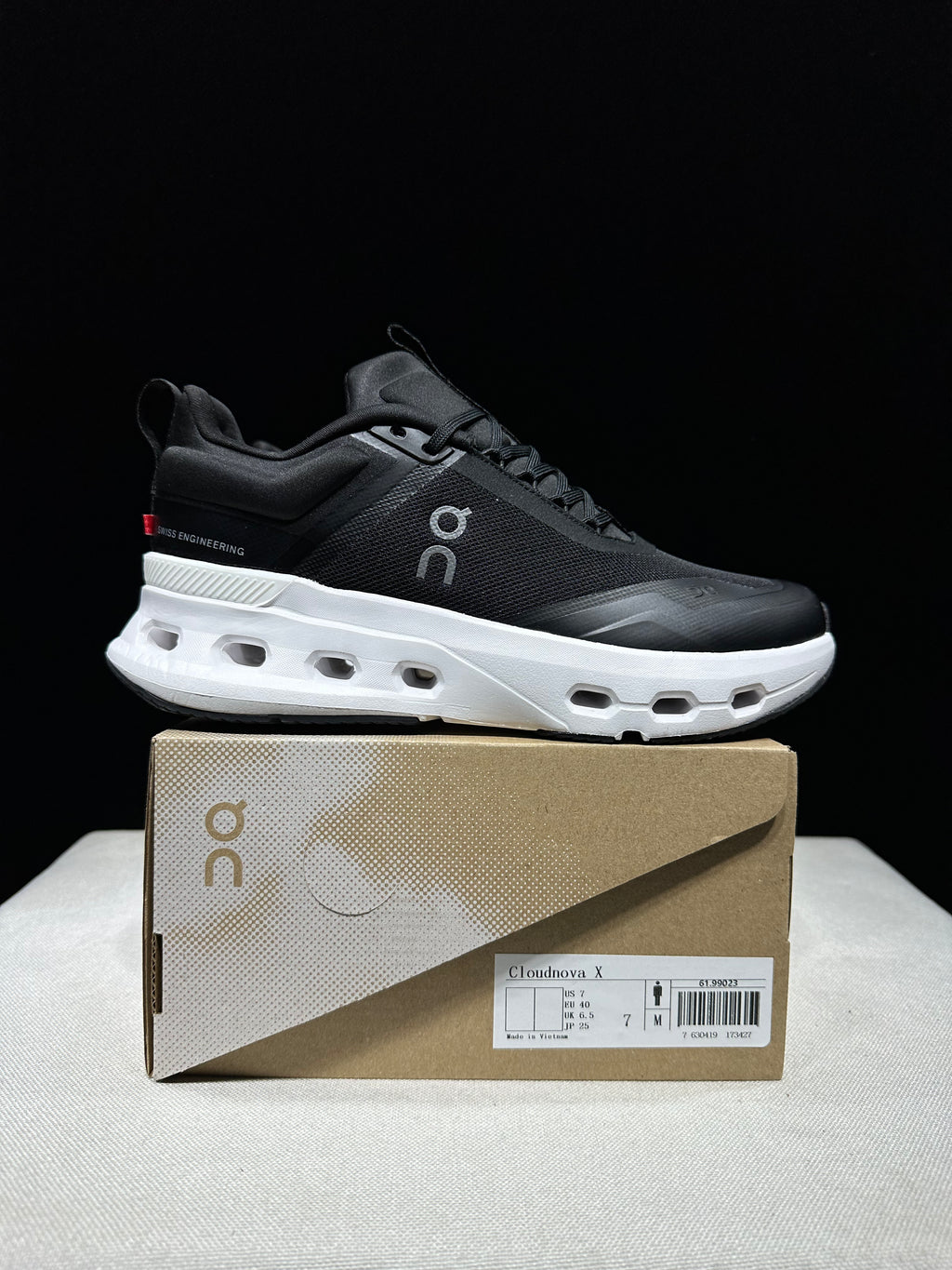 On Running Cloudnova X Comfortable Anti-Slip Running Shoes Black/White