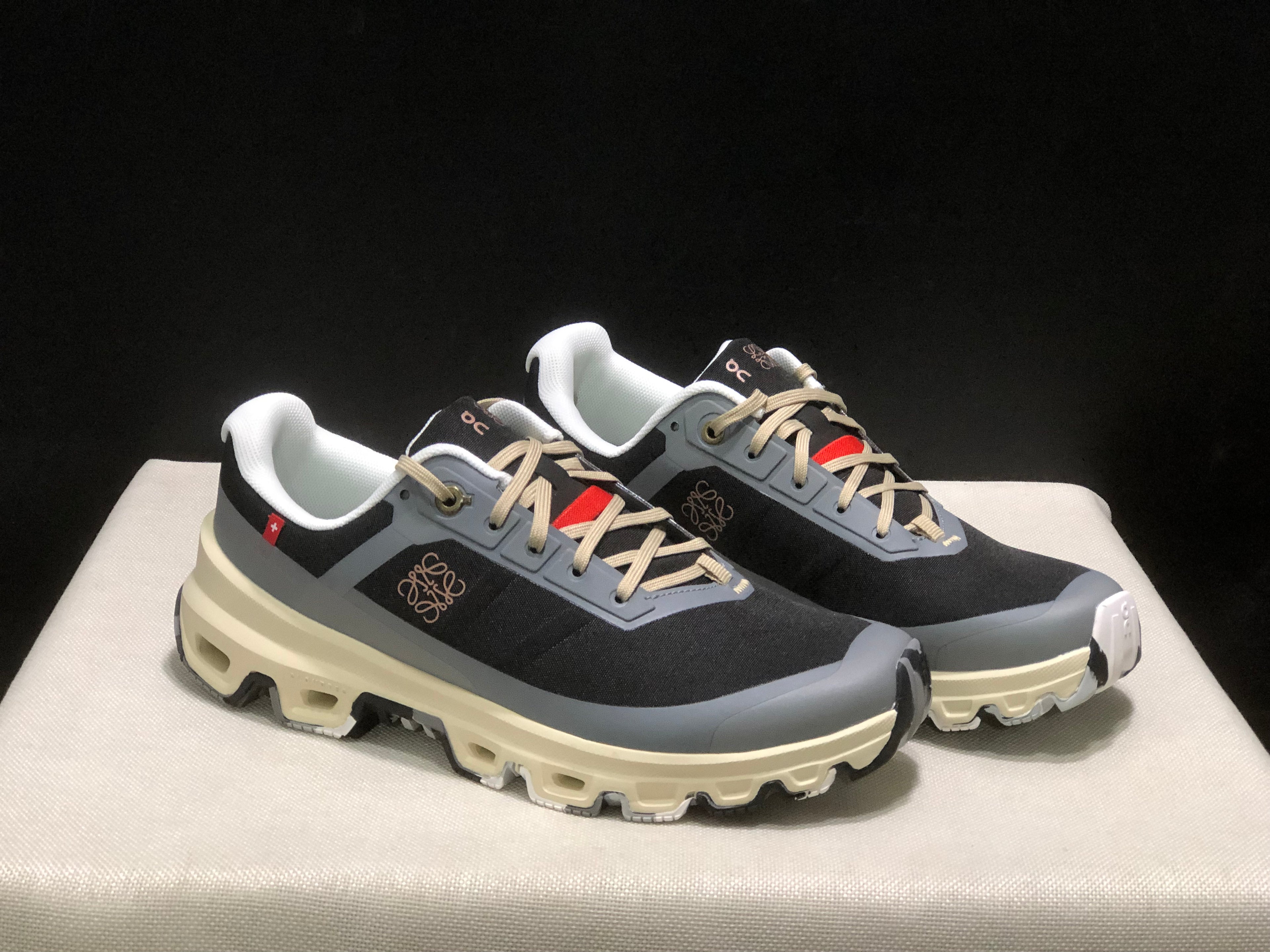 LOEWE x On Running Cloudventrure Fashion Sports Shoes Collaboration Edition Grey/Black