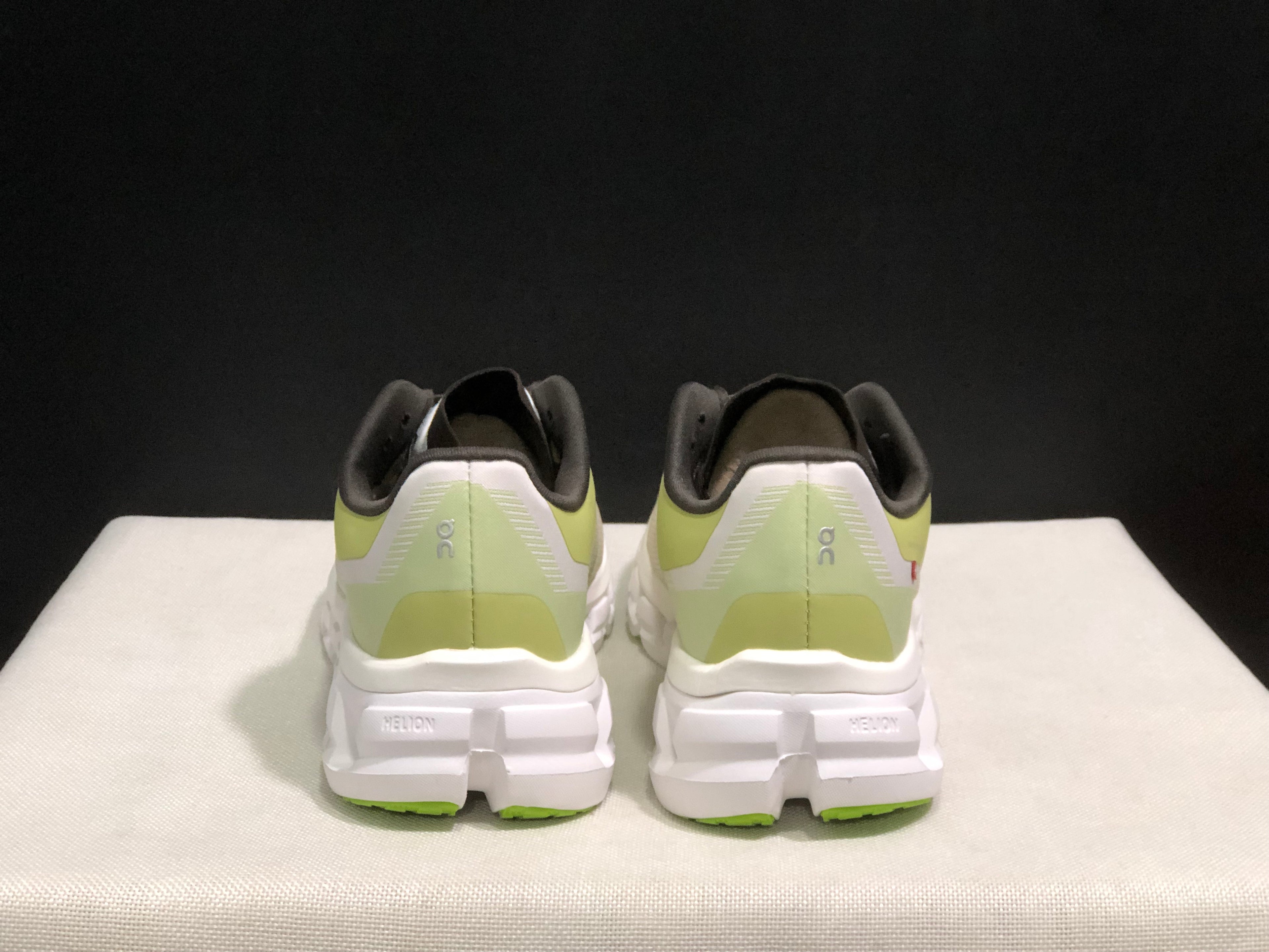 On Running Cloudflow 4 Shock-Absorbing And Wear-Resistant Running Shoes Zest/Frost