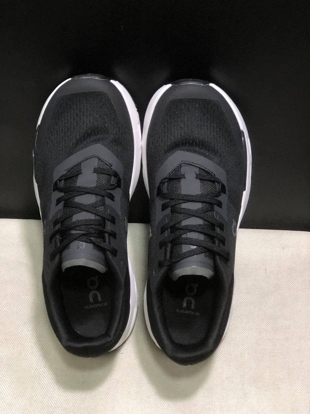 On Running Cloudpulse Comfortable Running Shoes Black/White
