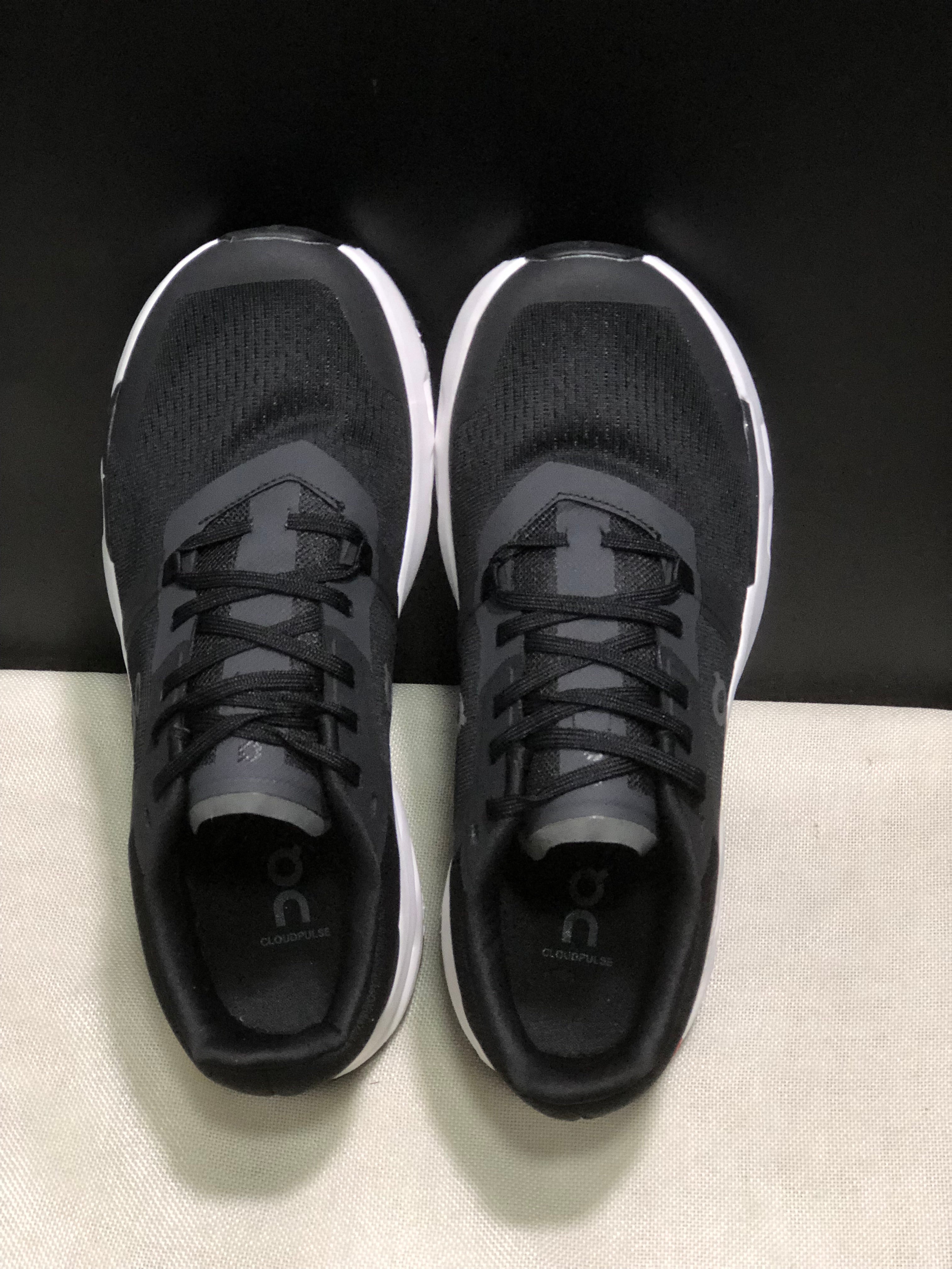 On Running Cloudpulse Comfortable Running Shoes Black/White