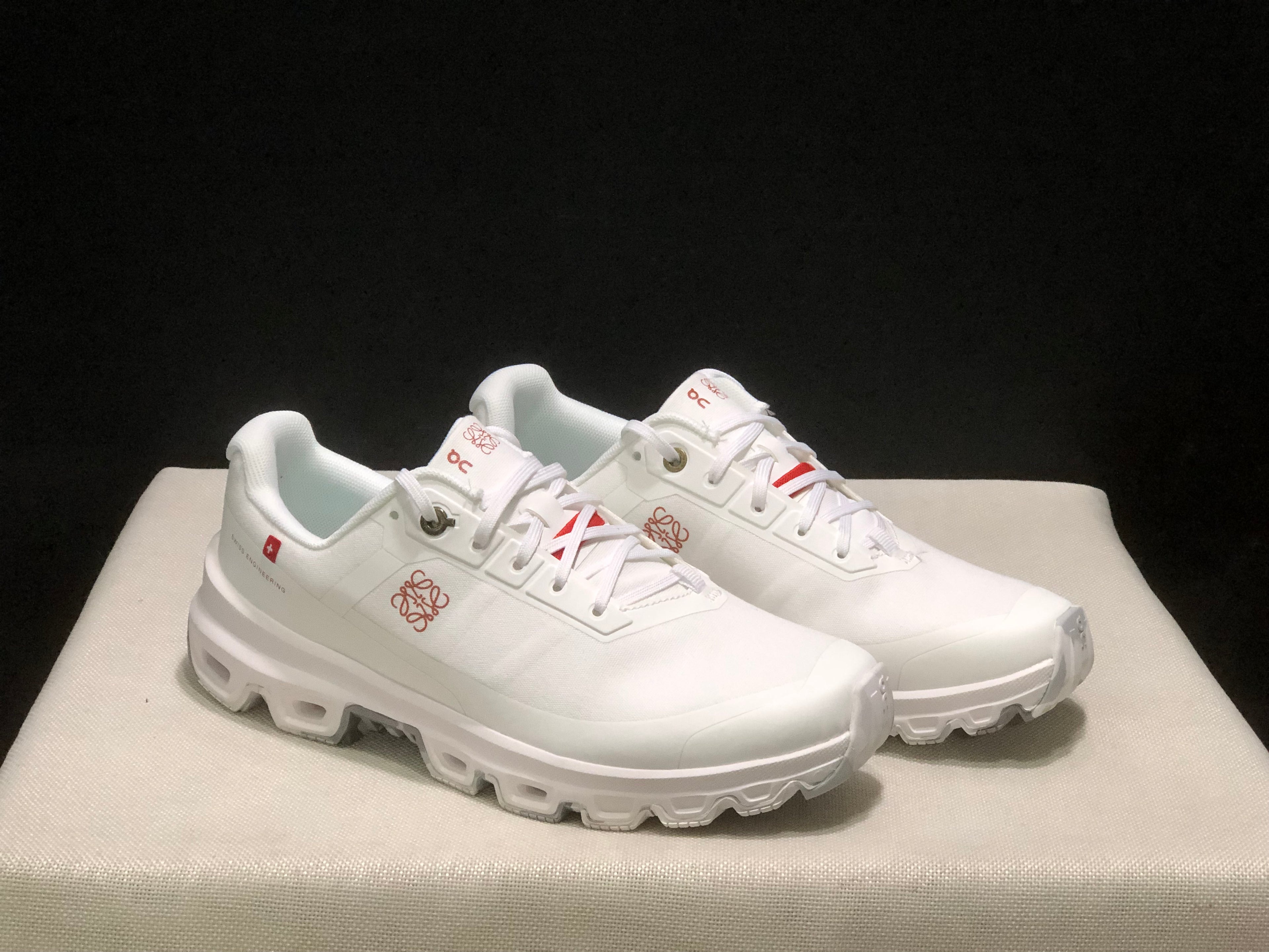 LOEWE x On Running Cloudventrure Fashion Sports Shoes Collaboration Edition White