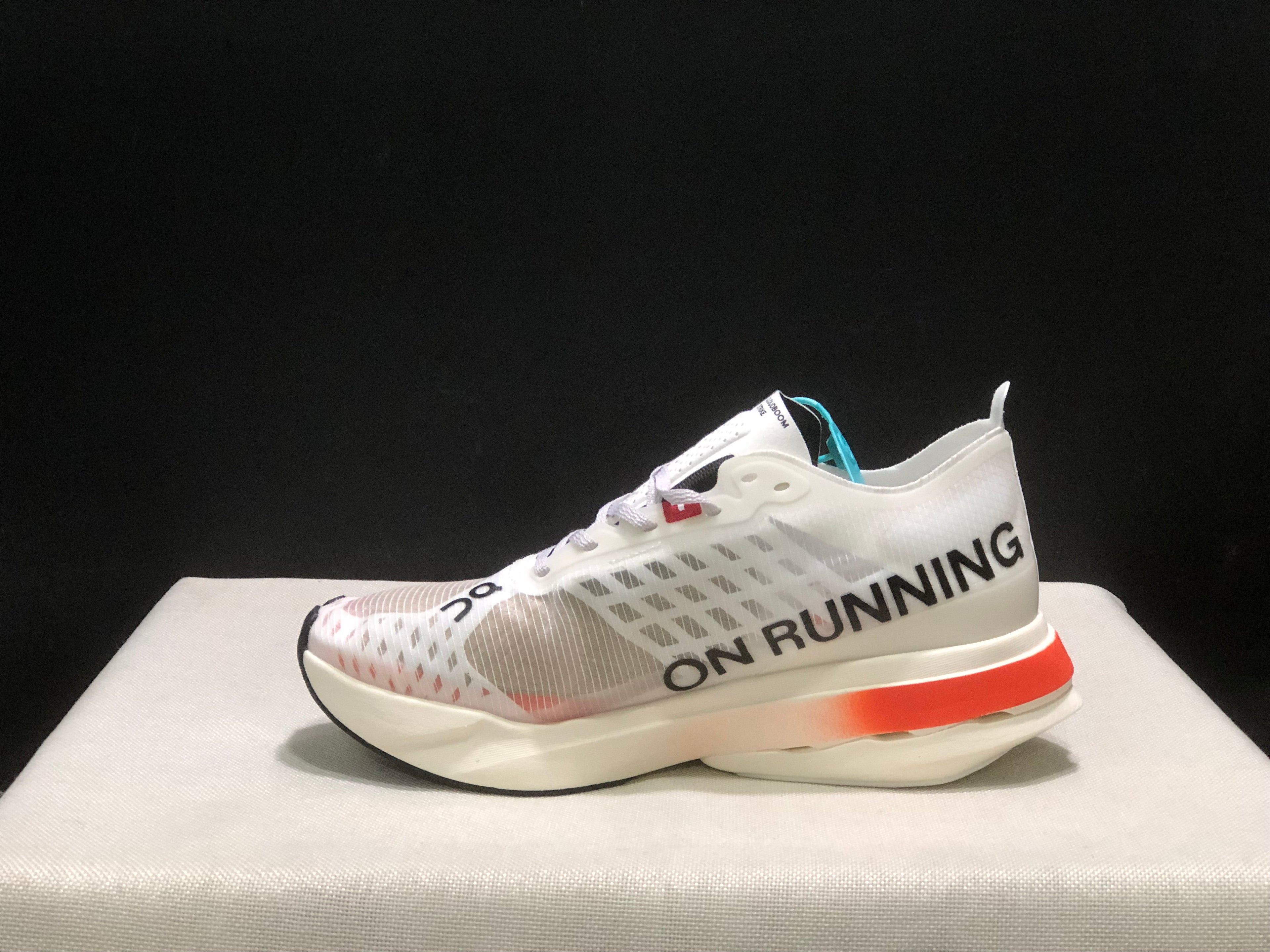 On Running Cloudspike Amplius Shock-Absorbing And Wear-Resistant Marathon Road Running Shoes White