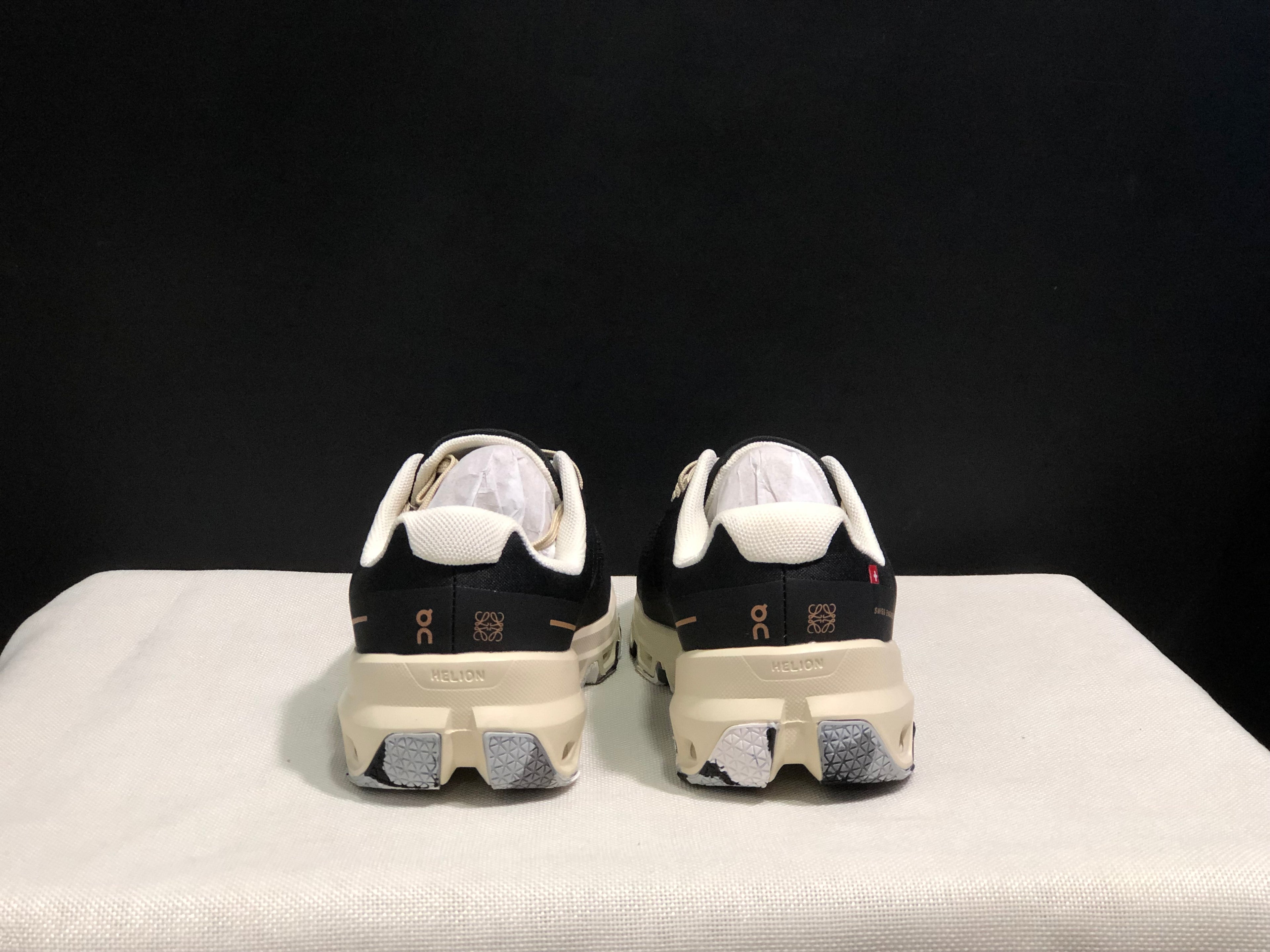 LOEWE x On Running Cloudventrure Fashion Sports Shoes Collaboration Edition Black/Ivory