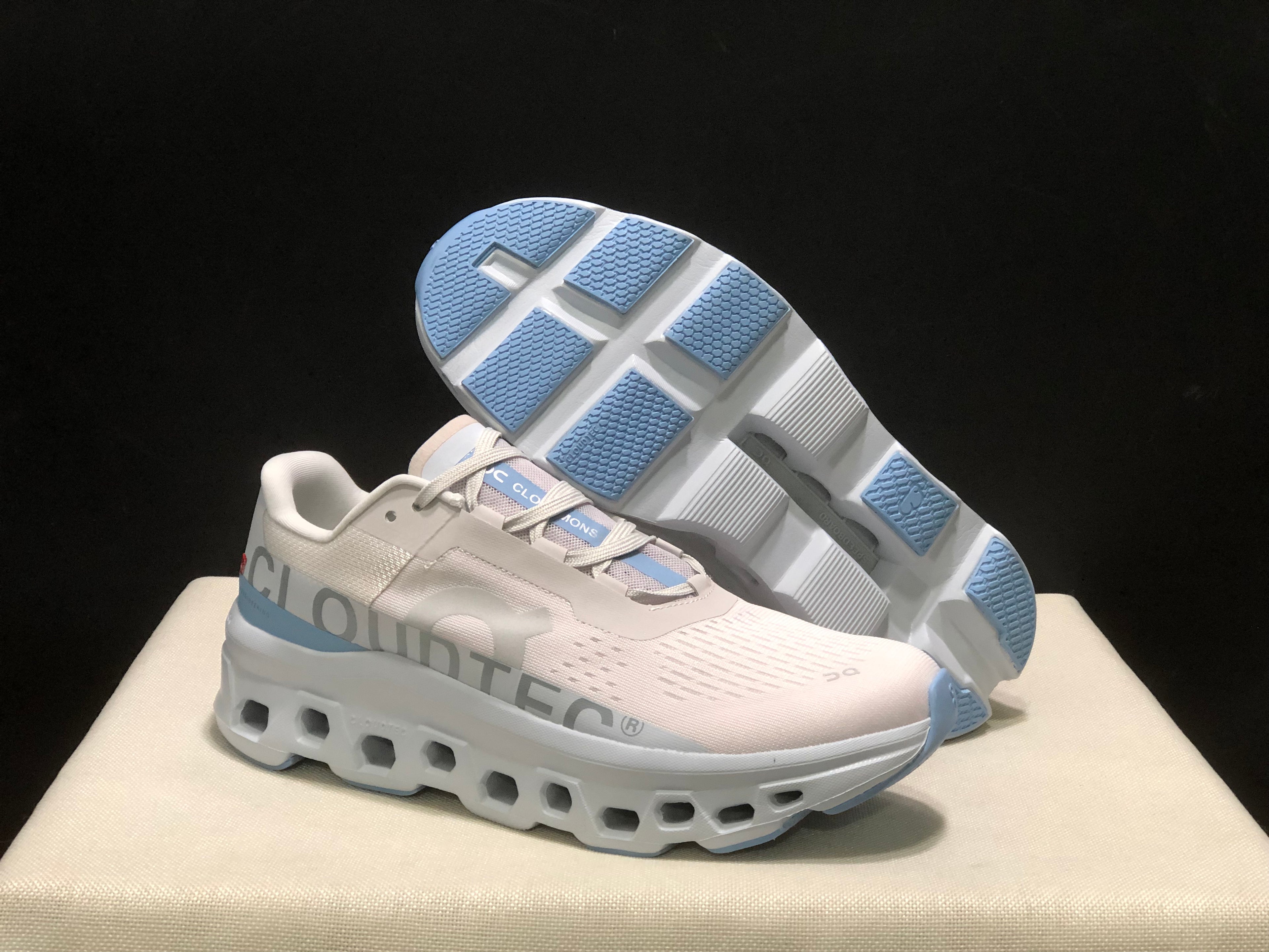 On Running Cloudmonster Anti-Slip Running Shoes Frost/Wash