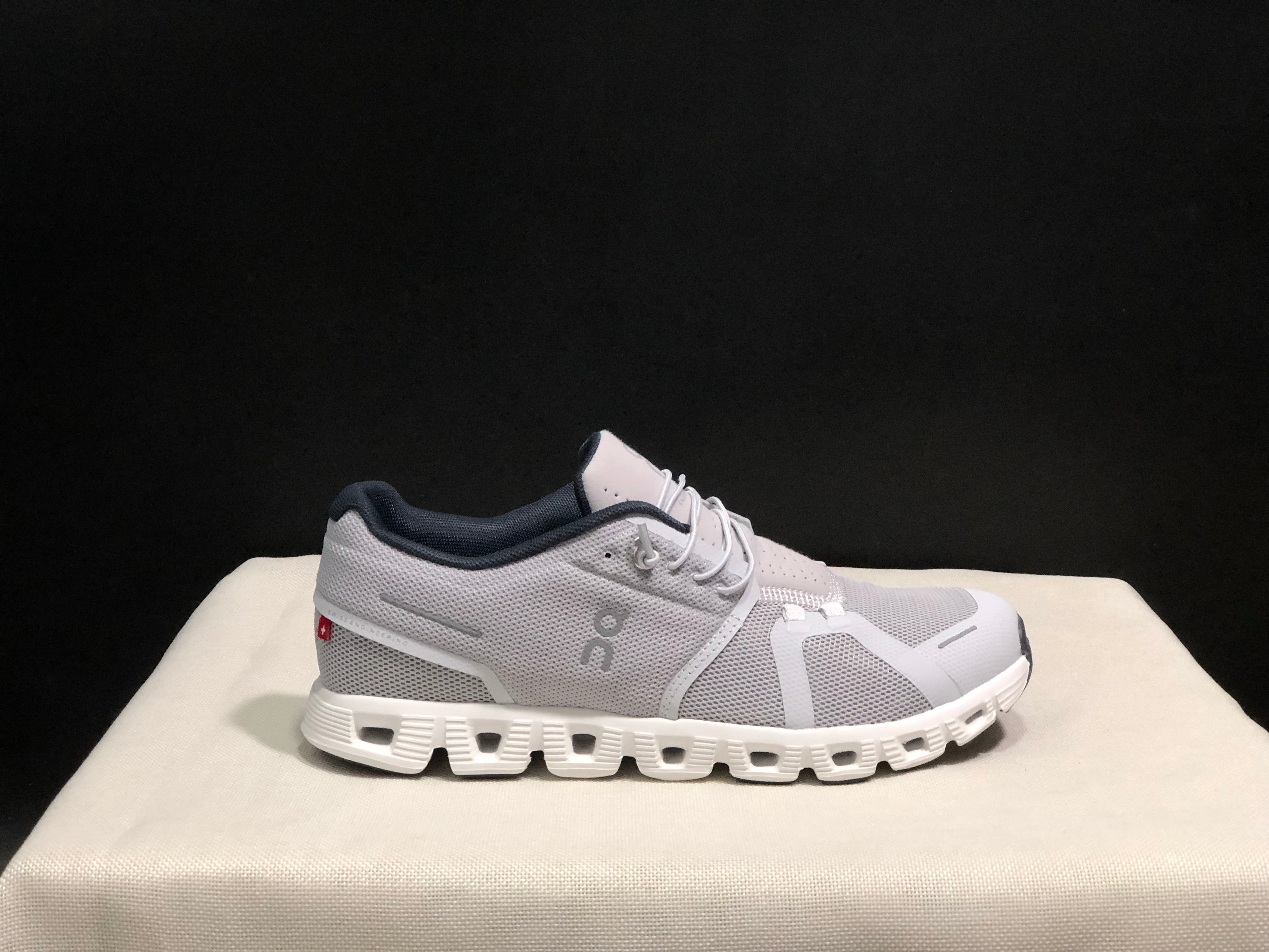 On Running Cloud 5 Light Grey Lightweight Running Shoes