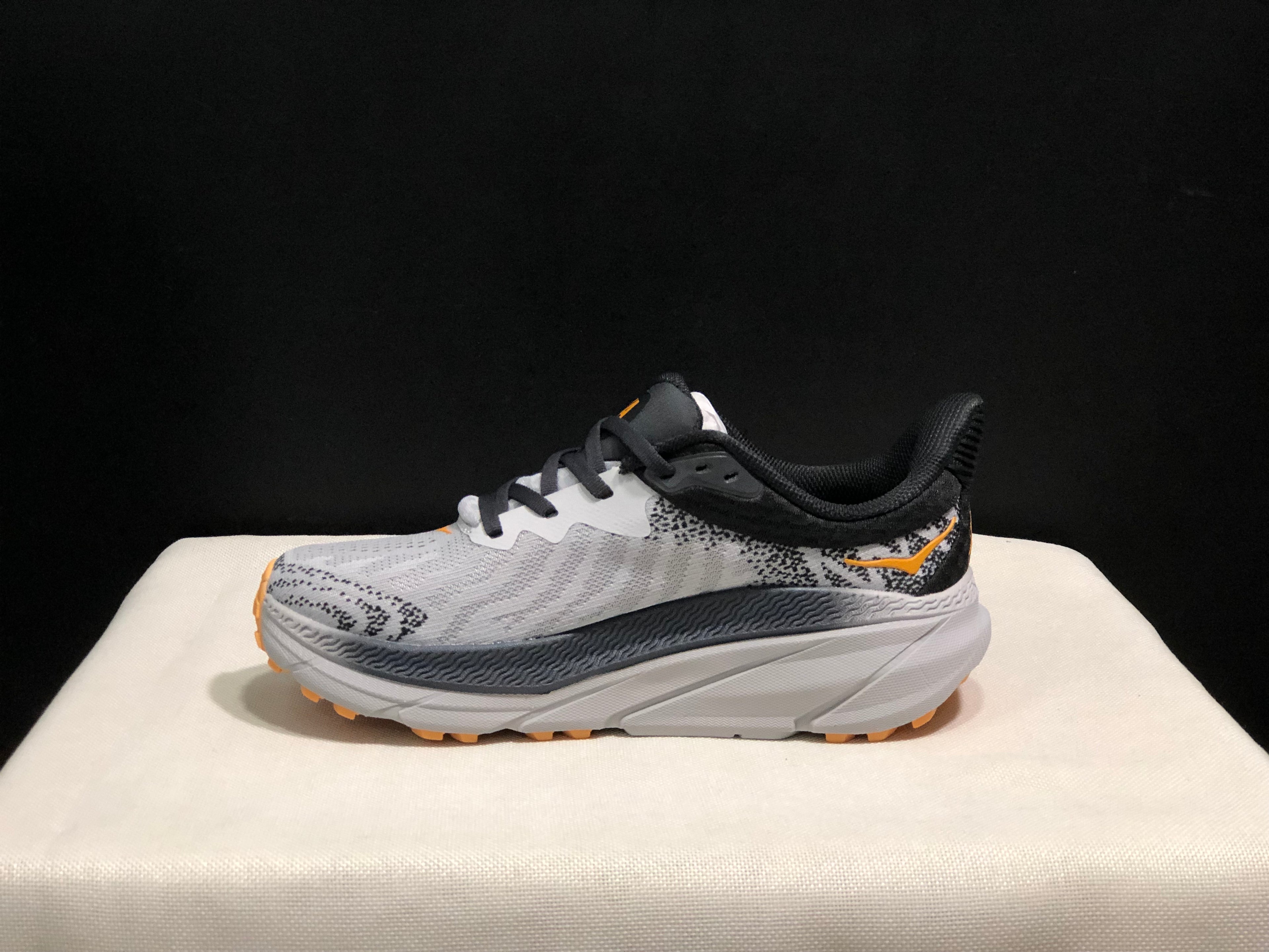 Hoka One One Challenger 7 Shock-absorbing Breathable Running Shoes Sneakers White