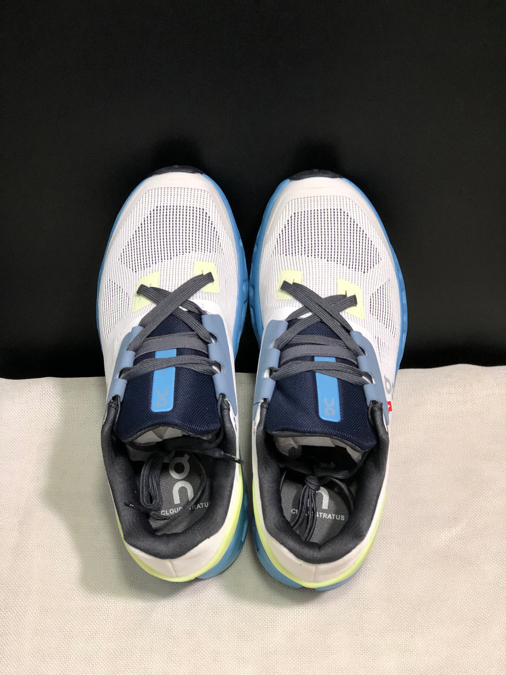 On Running Cloudstratus Breathable Support Running Shoes Frost/Niagara