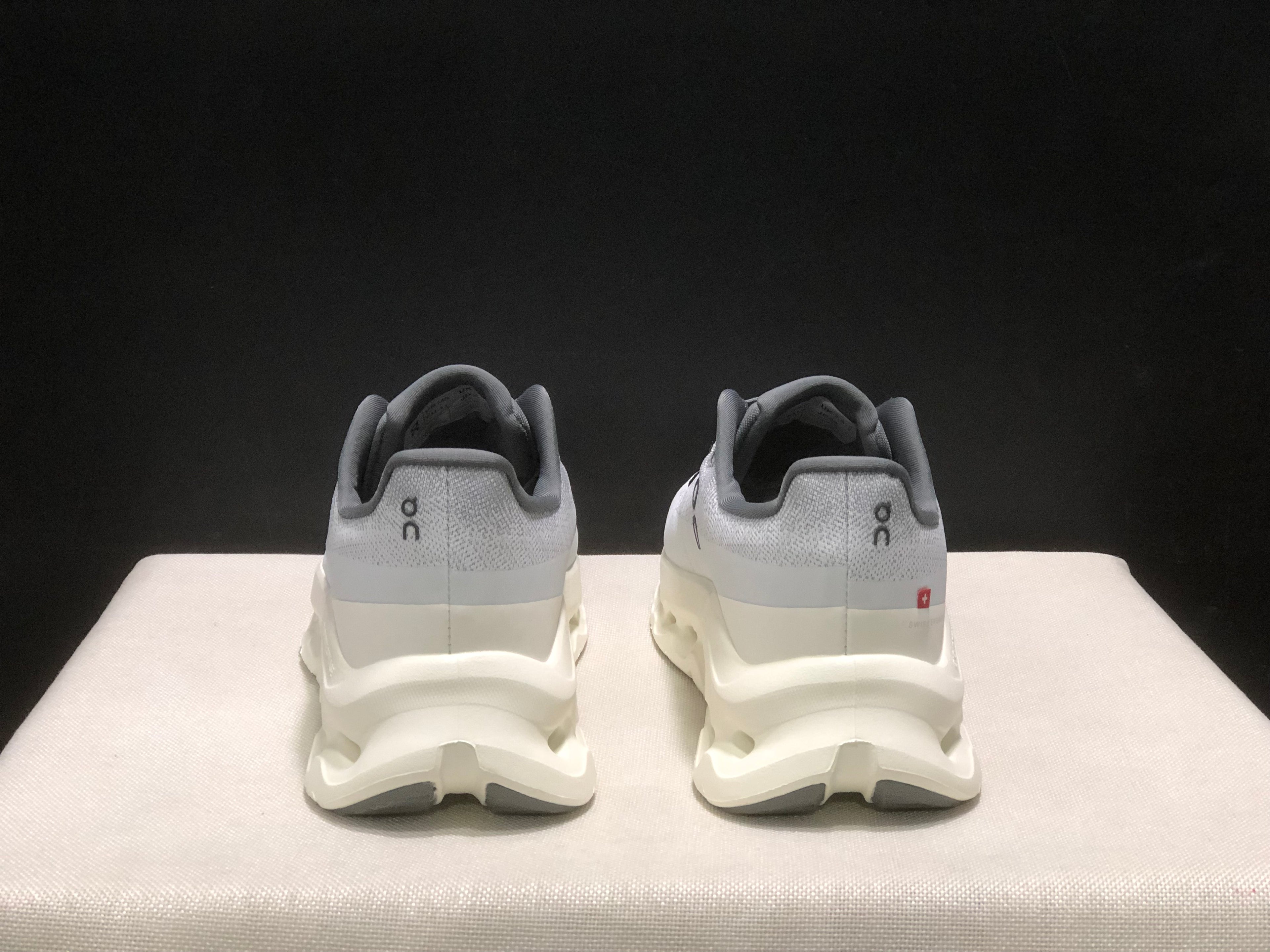 On Running Cloudtilt Durable Casual Life Shoes Ivory/Grey