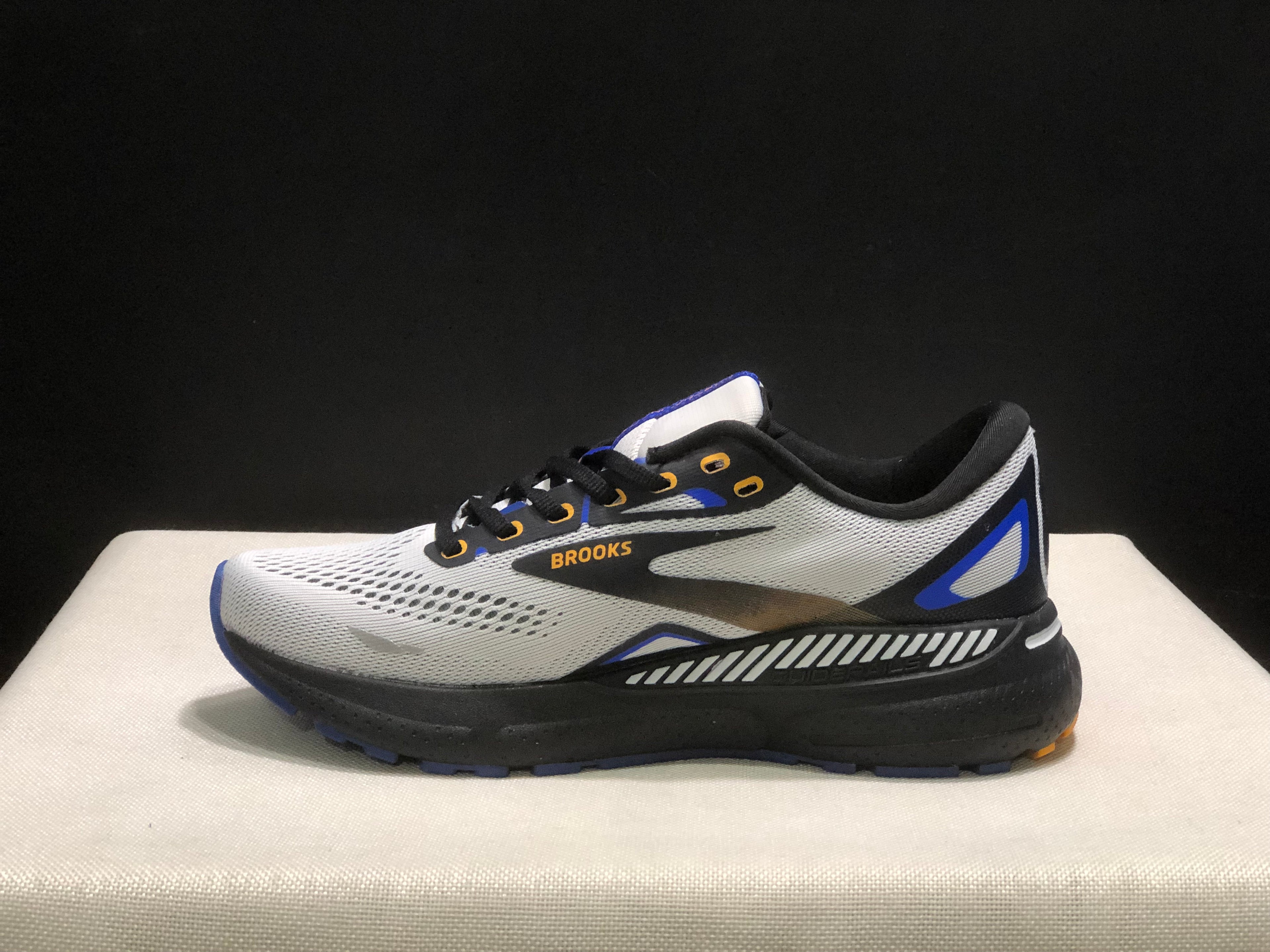 Brooks Adrenaline GTS 23 Shock-absorbing Wear-resistant Low-top Running Shoes White/Camouflage