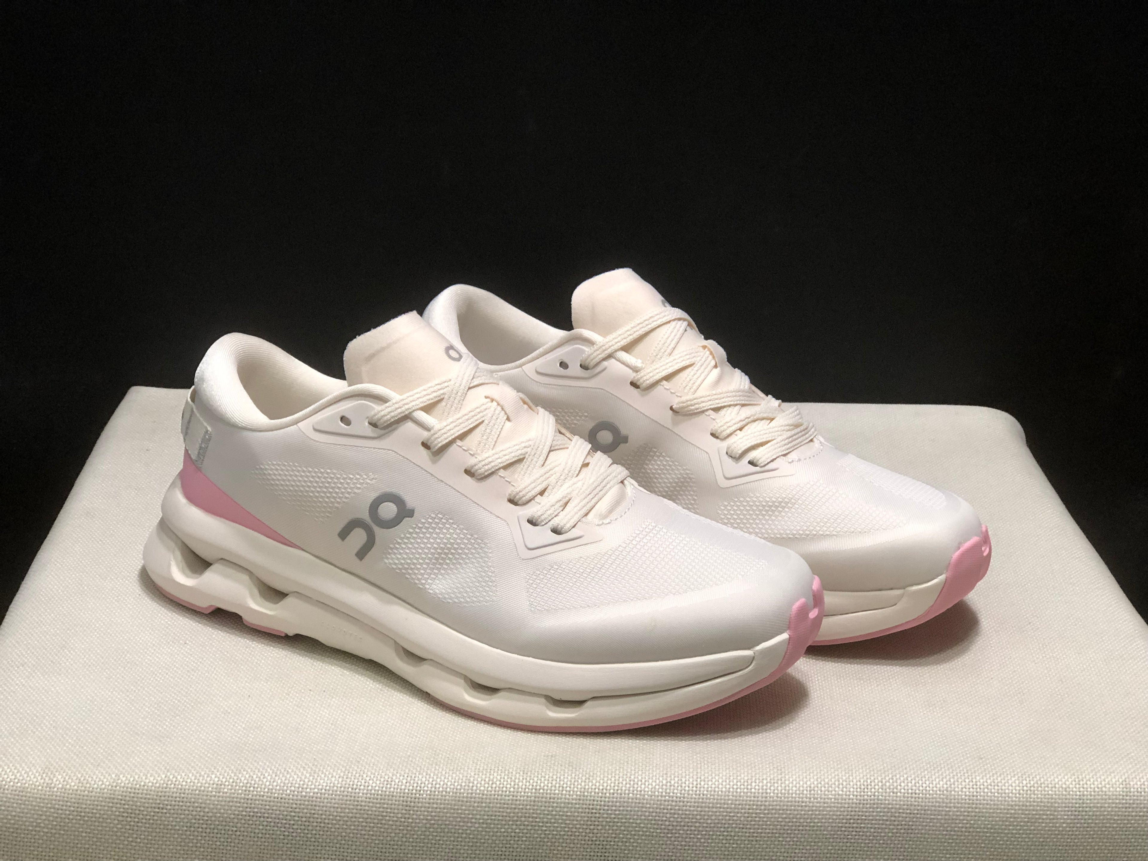 On Running Cloudzone Casual Running Shoes White/Pink