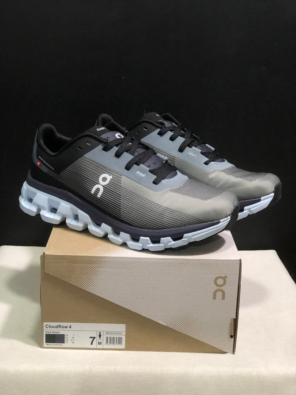 On Running Cloudflow 4 Shock-Absorbing And Wear-Resistant Running Shoes Pearl/Black
