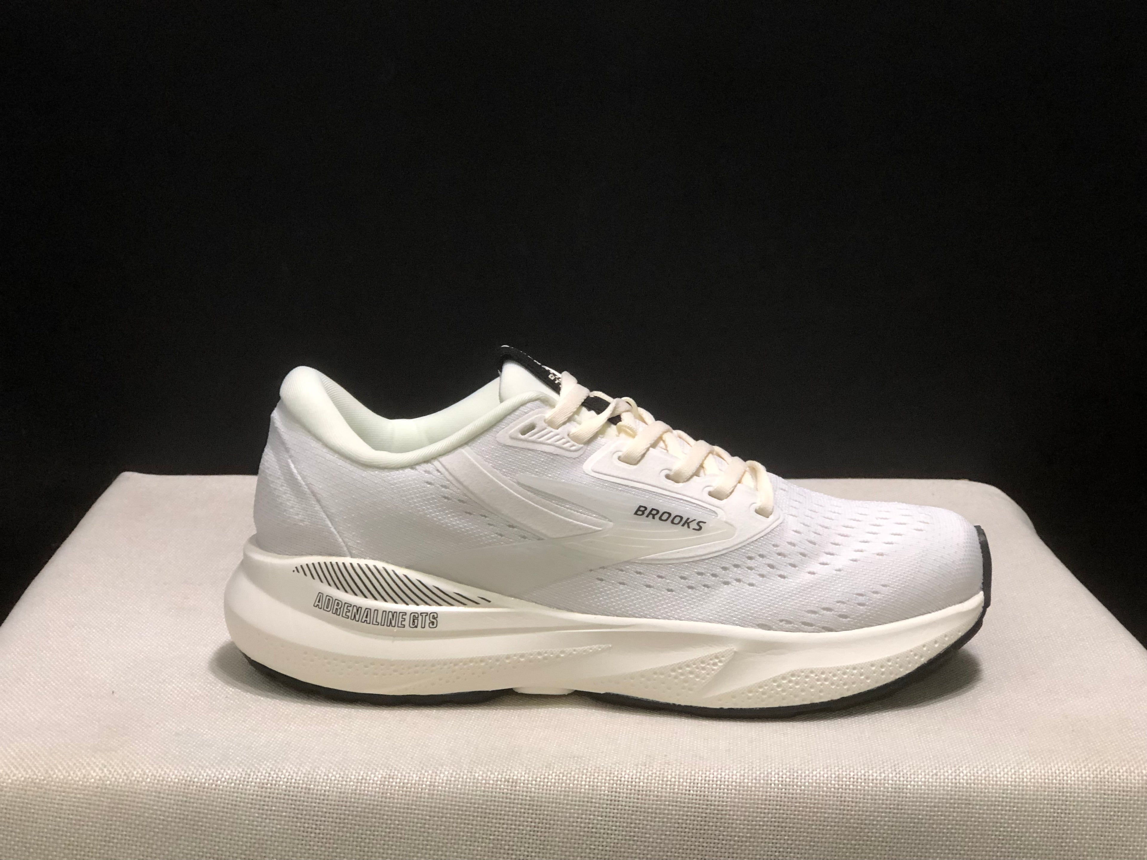 Brooks Adrenaline GTS 24 Casual Running Shoes Coconut/Black/White Sand
