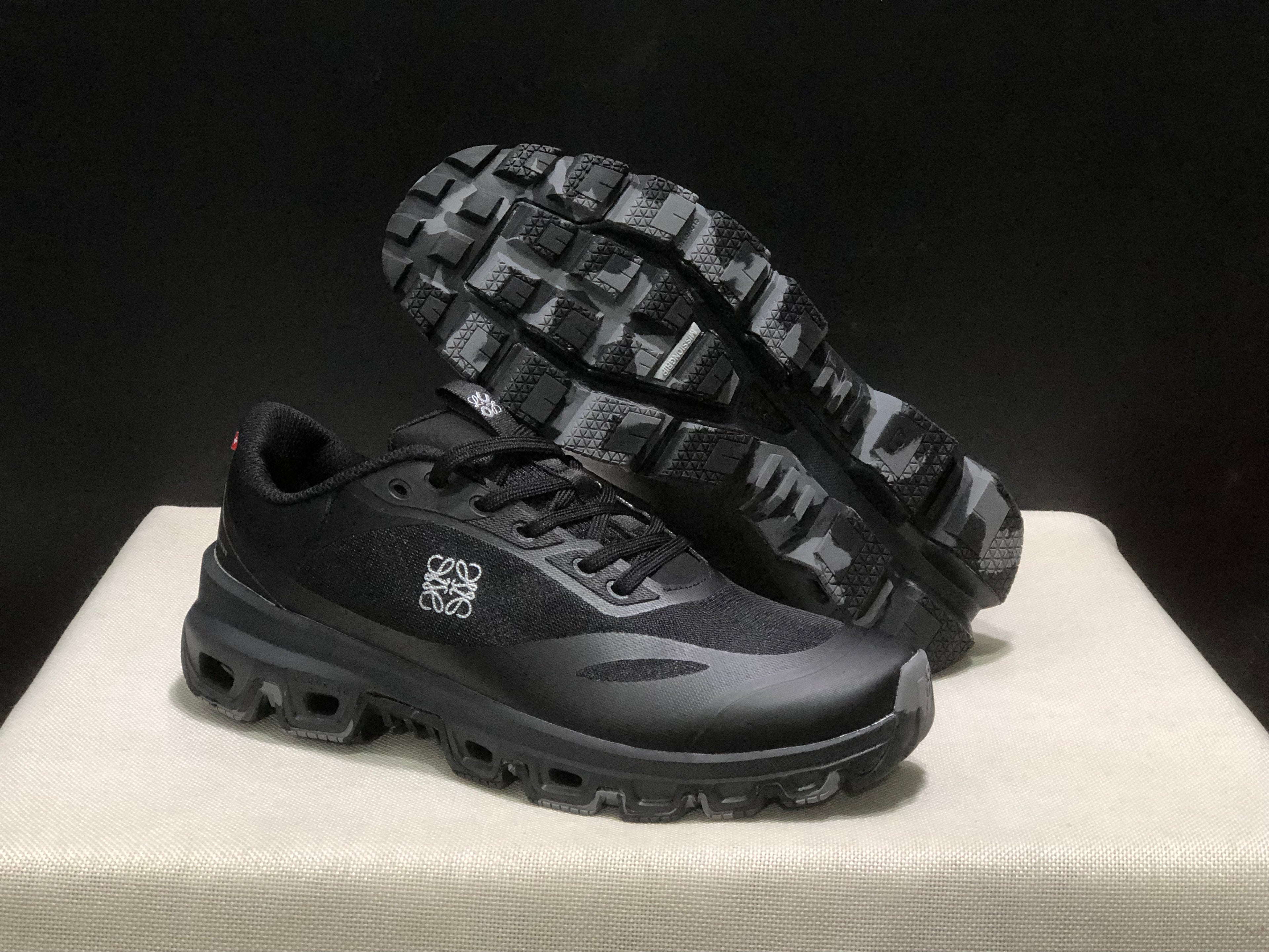 LOEWE x On Running Cloudventure 2.0 Running Shoes Co-Signed Edition All Black