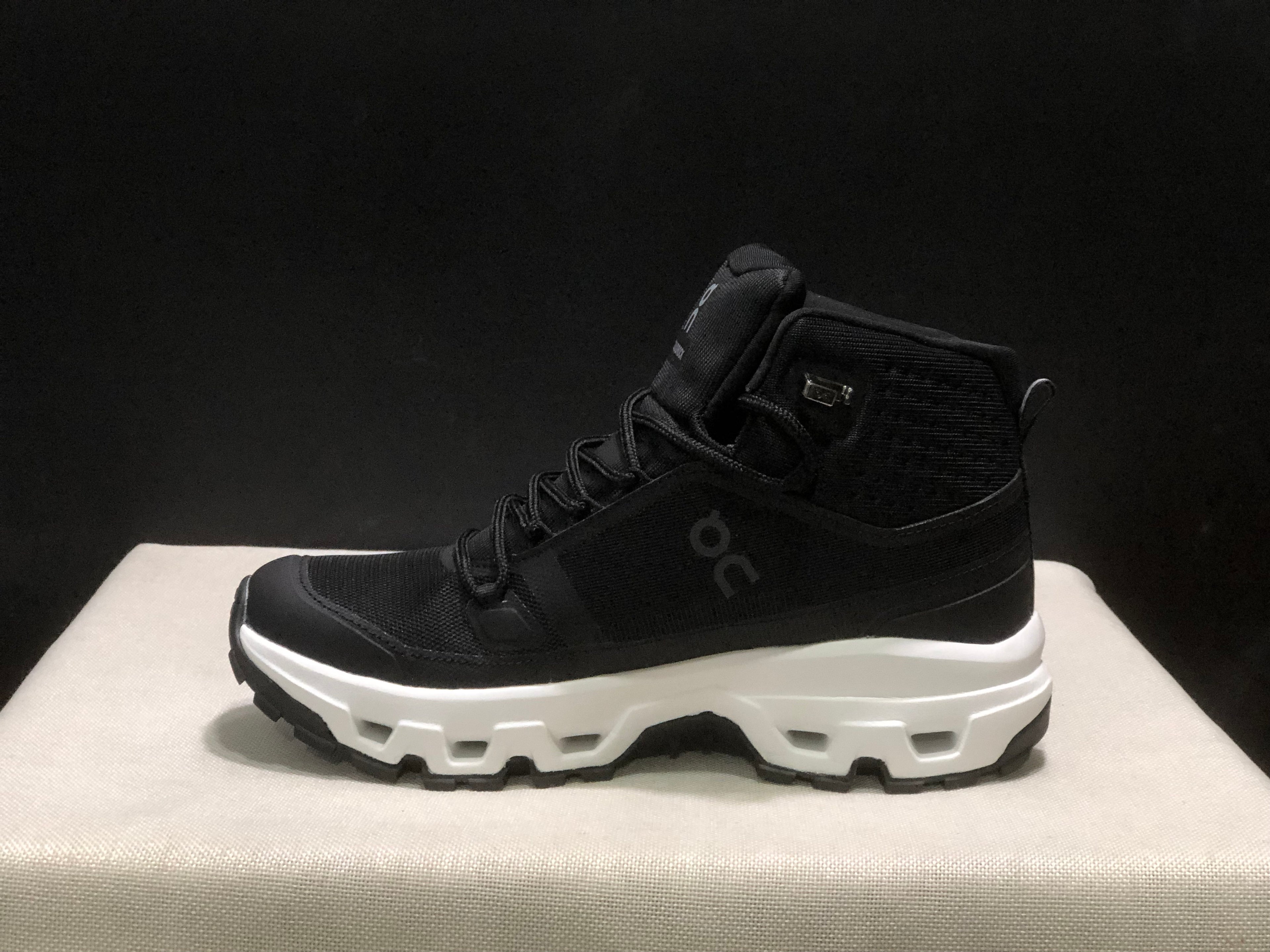 On Running Cloudrock Mid WP High-Top Hiking Shoes Black/White
