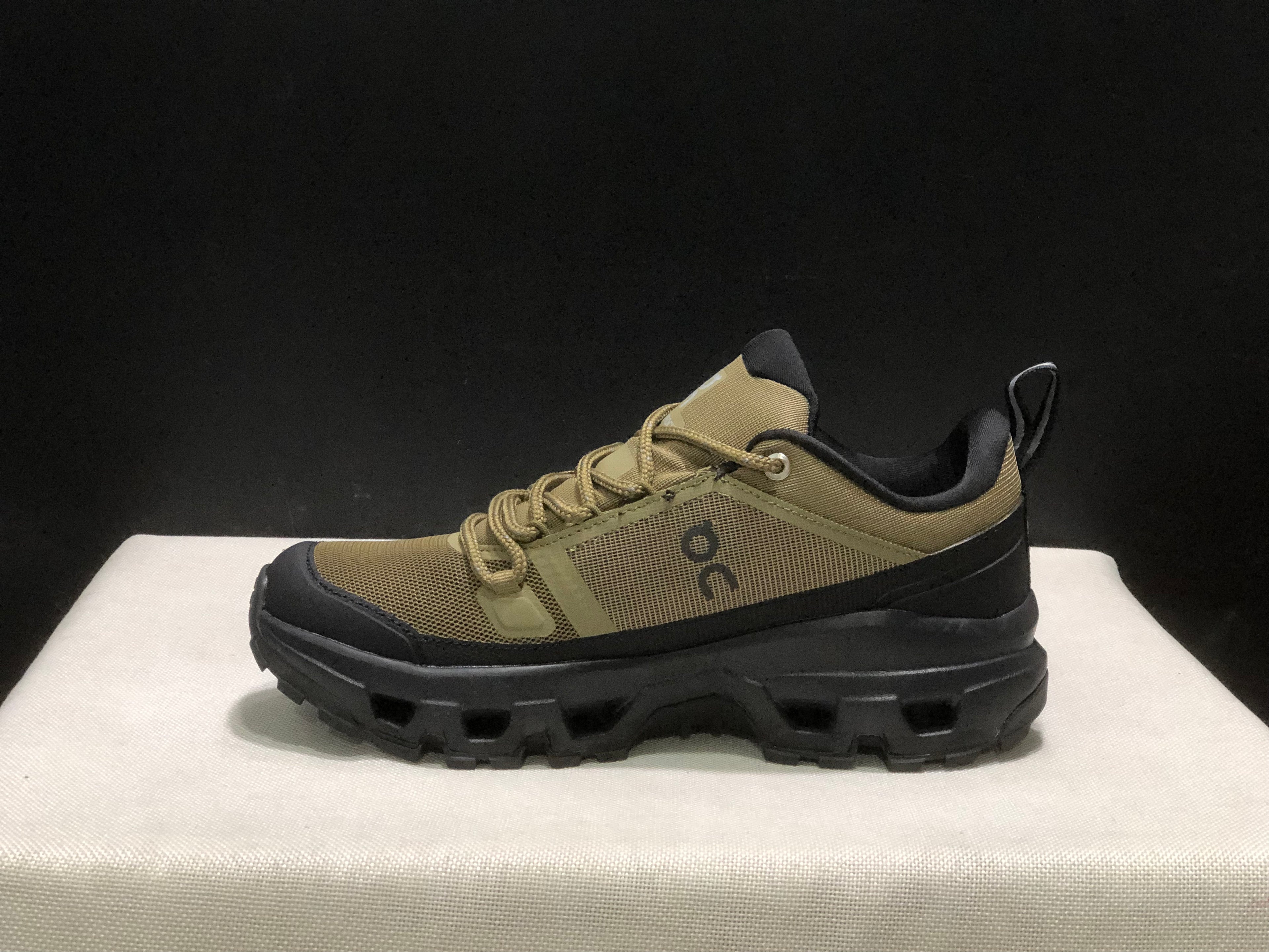 On Running Cloudrock Low WP Hiking Outdoor Shoes Hunter/Black