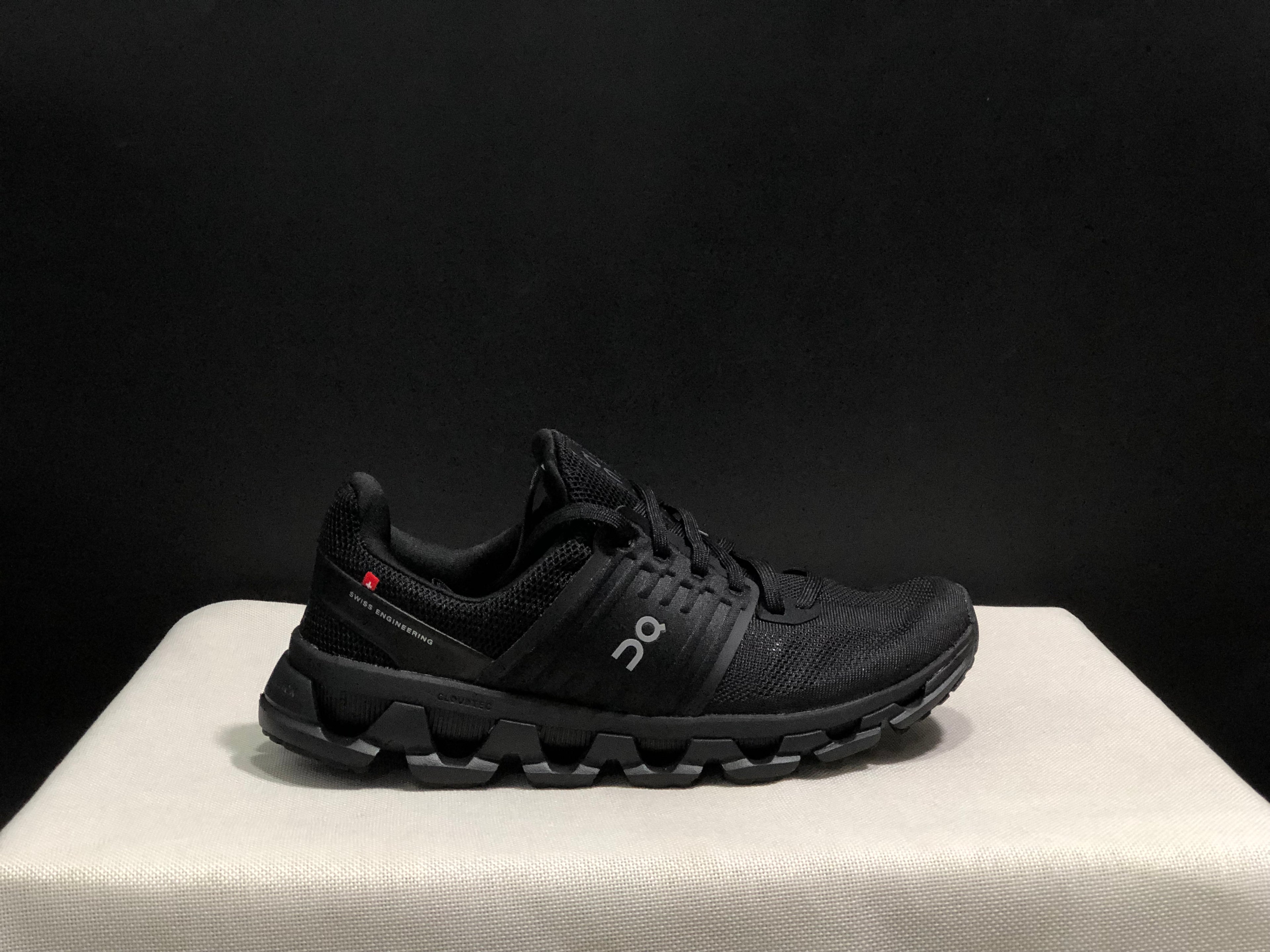 On Running Cloudswift 3 Trendy And Comfortable Running Shoes All Black