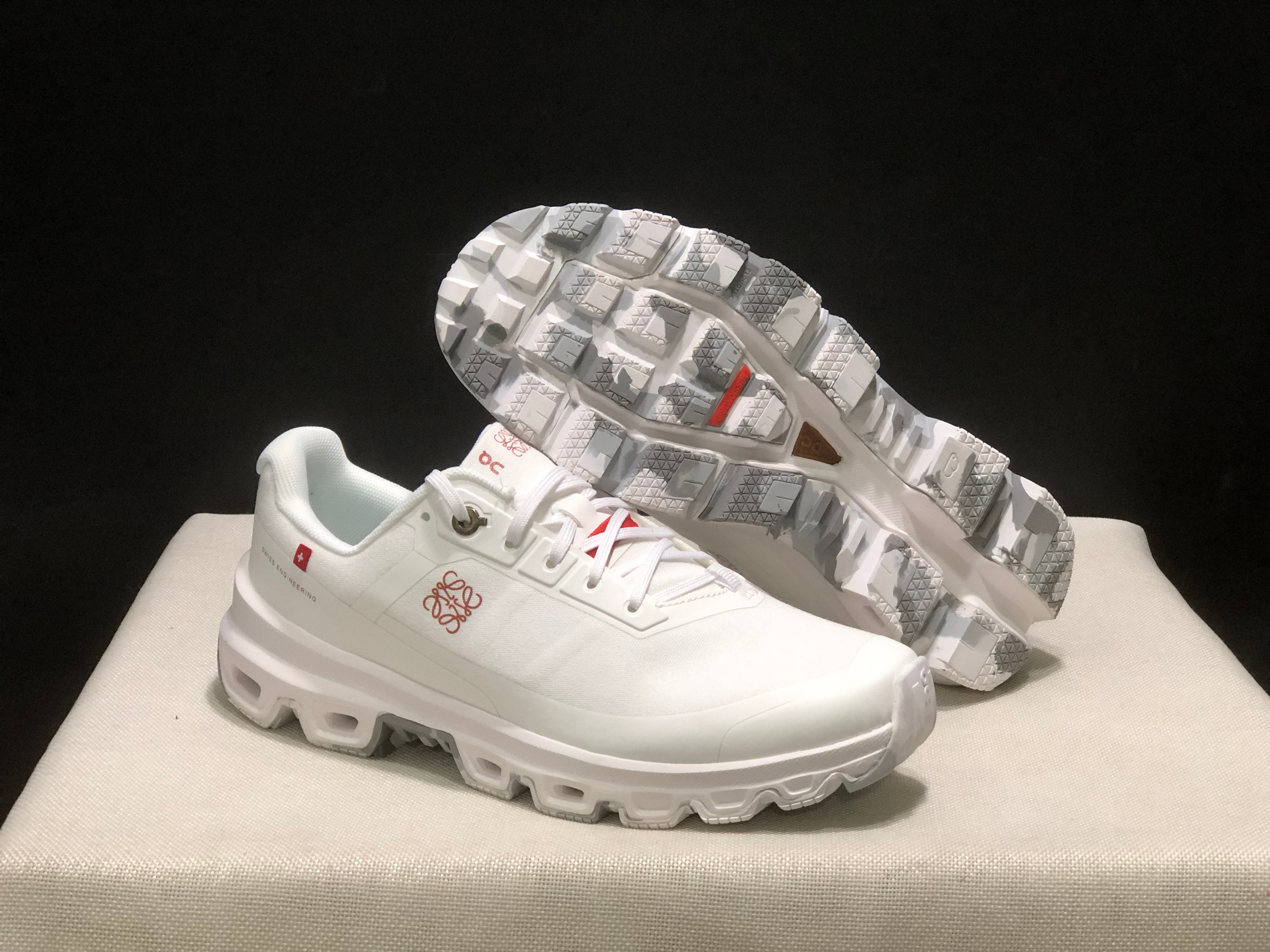 LOEWE x On Running Cloudventrure Fashion Sports Shoes Collaboration Edition White