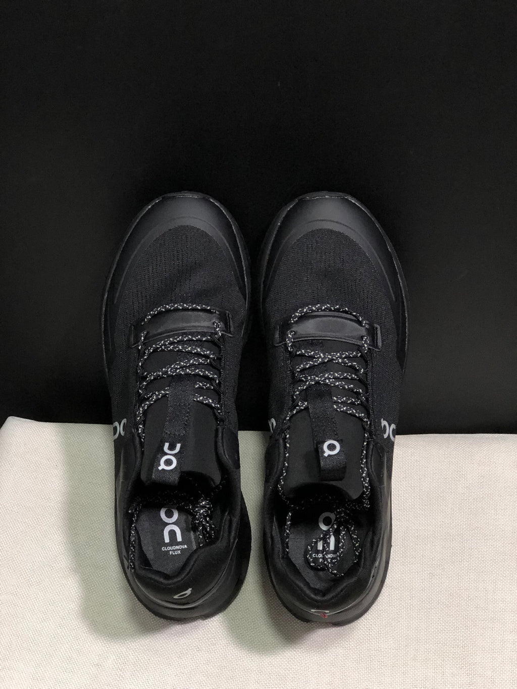 On Running Cloudnova Flux Comfortable Running Shoes All Black