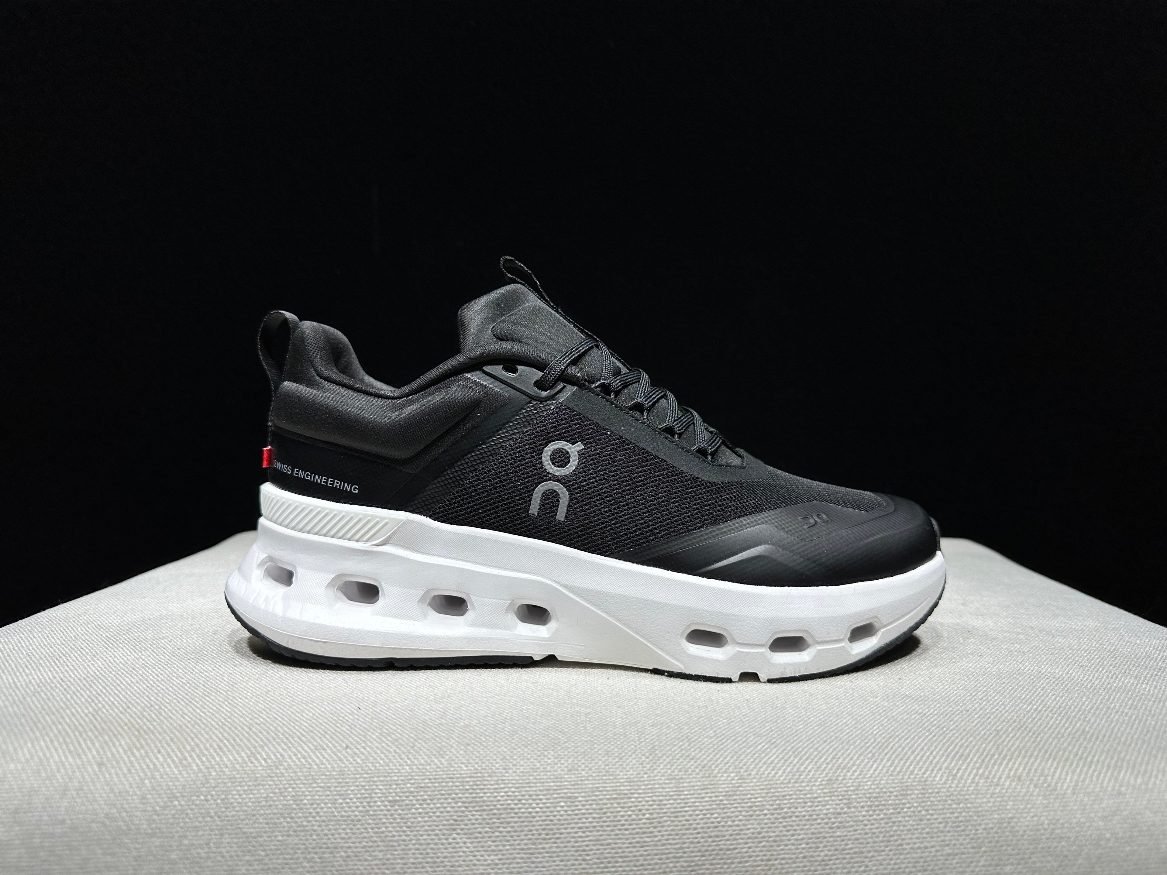 On Running Cloudnova X Comfortable Anti-Slip Running Shoes Black/White