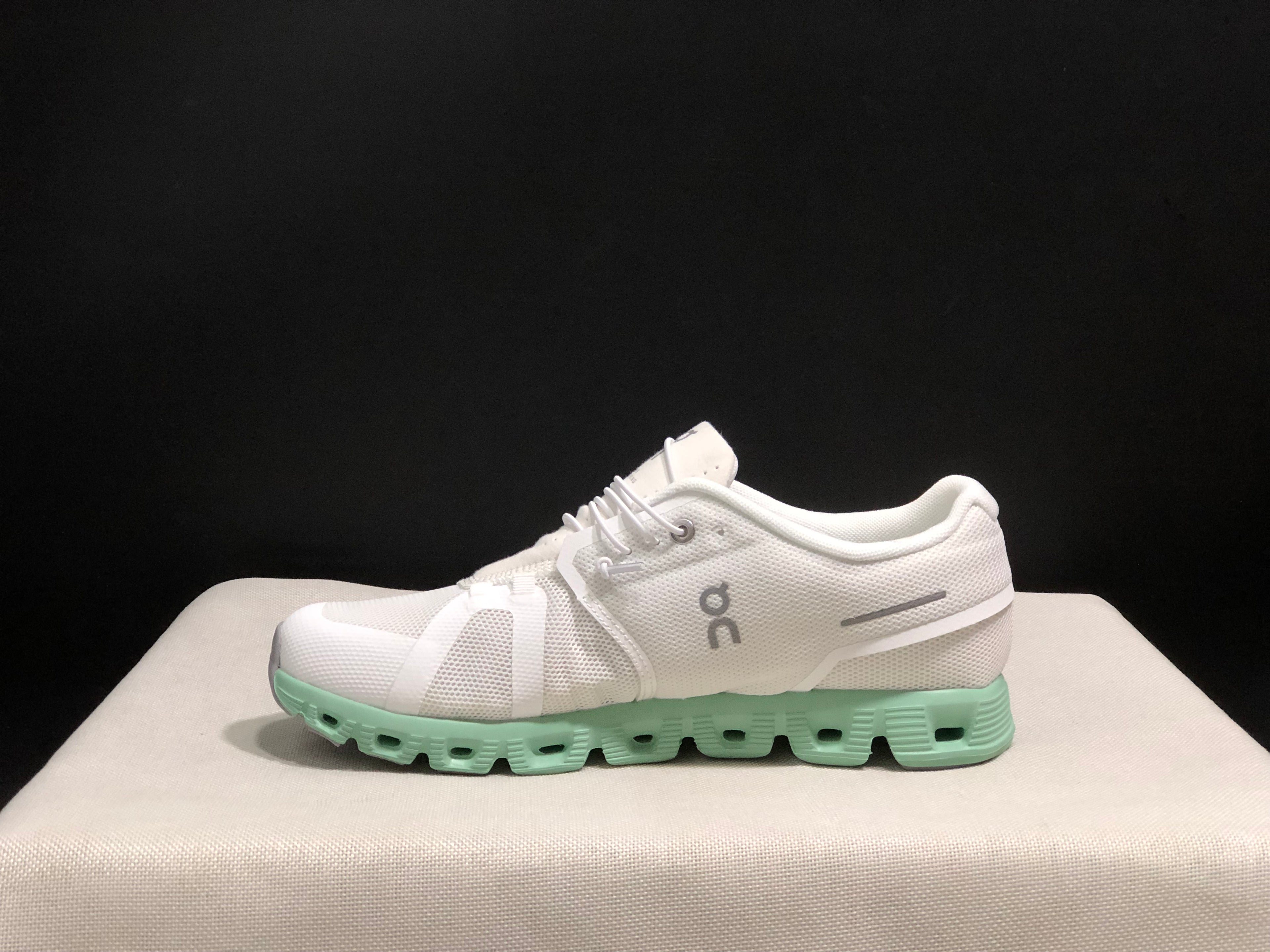 On Running Cloud 5 Lightweight Running Shoes White/Green