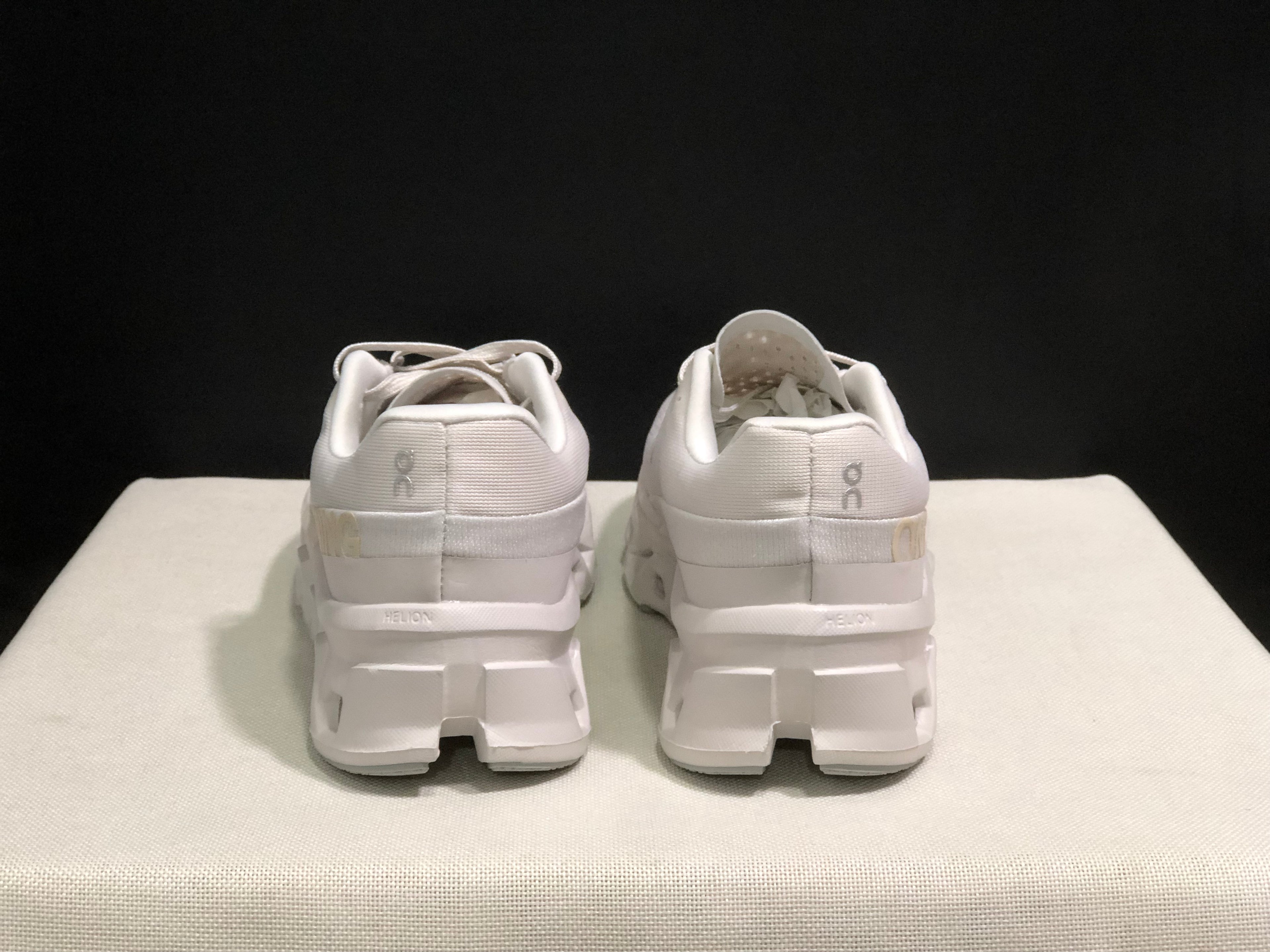 On Running Cloudmonster 2 Shock-Absorbing And Breathable Running Shoes Light Beige