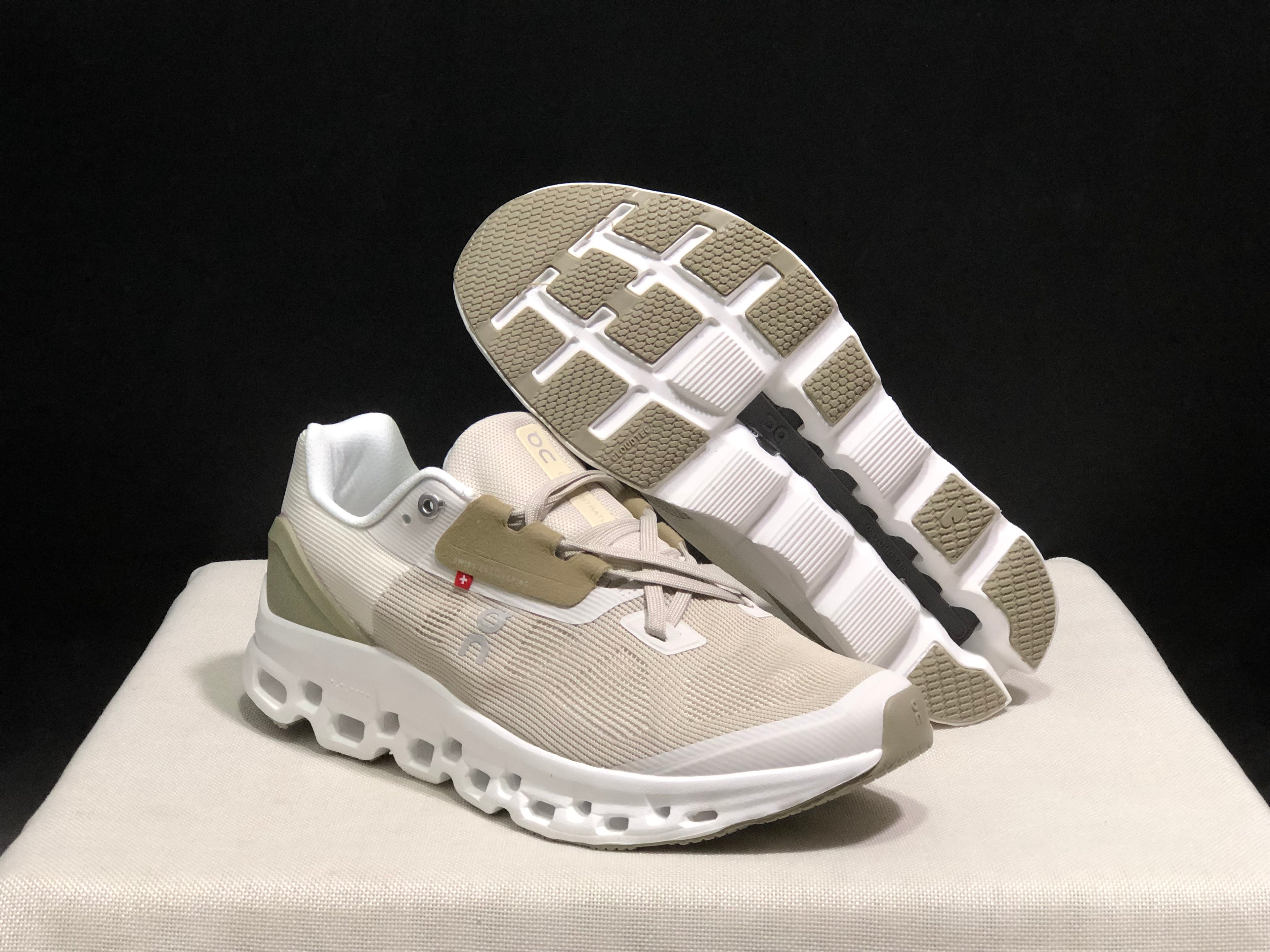 On Running Cloudstratus Breathable Support Running Shoes Khaki