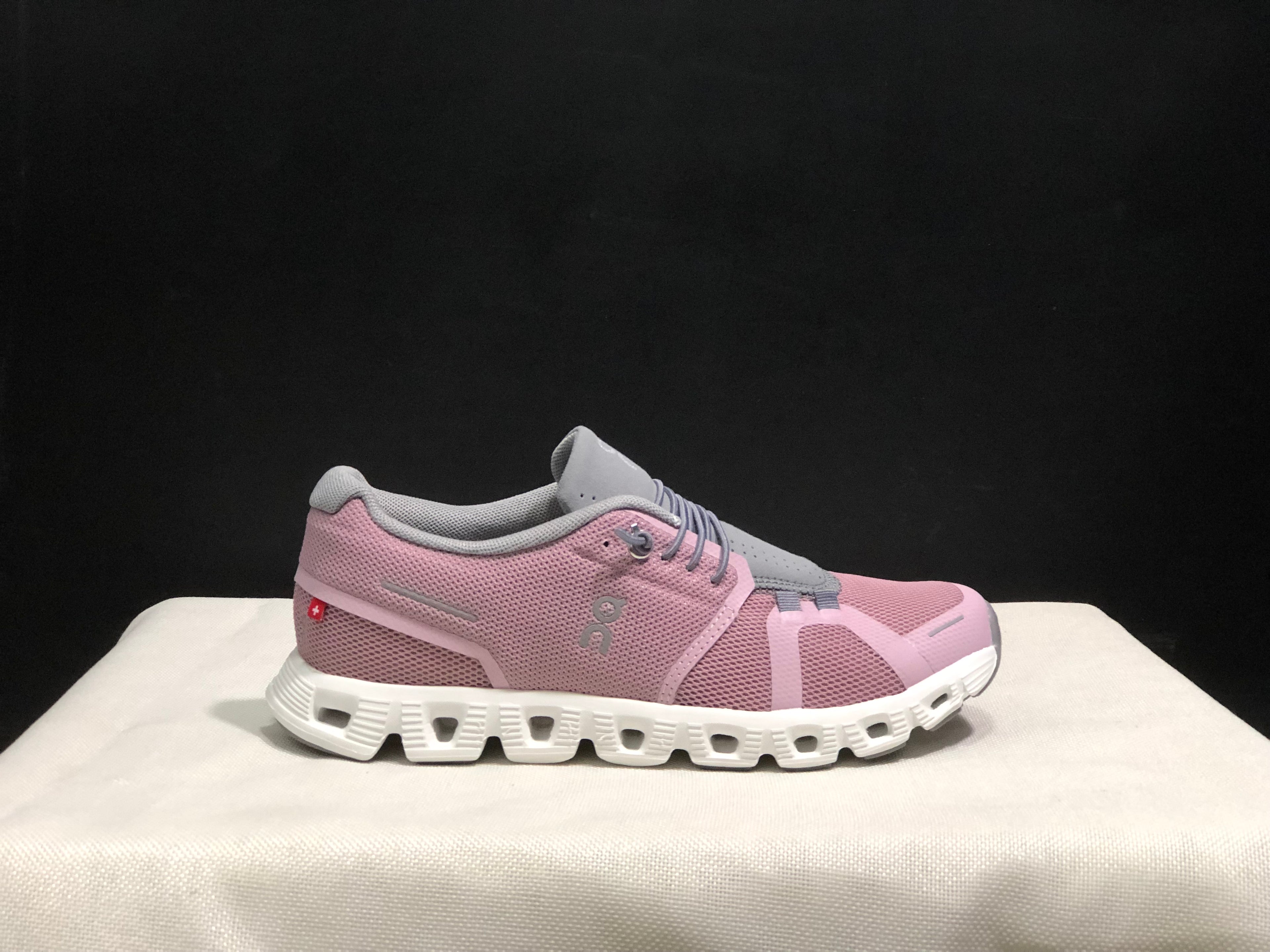 On Running Cloud 5 Lightweight Running Shoes Purple