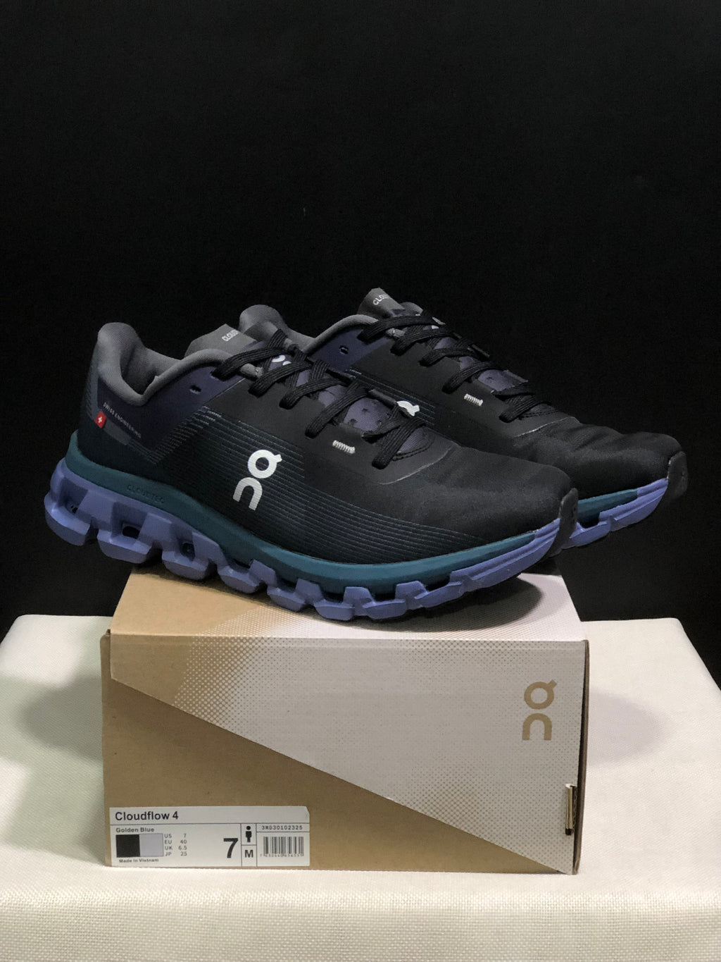 On Running Cloudflow 4 Shock-Absorbing And Wear-Resistant Running Shoes Black/Storm