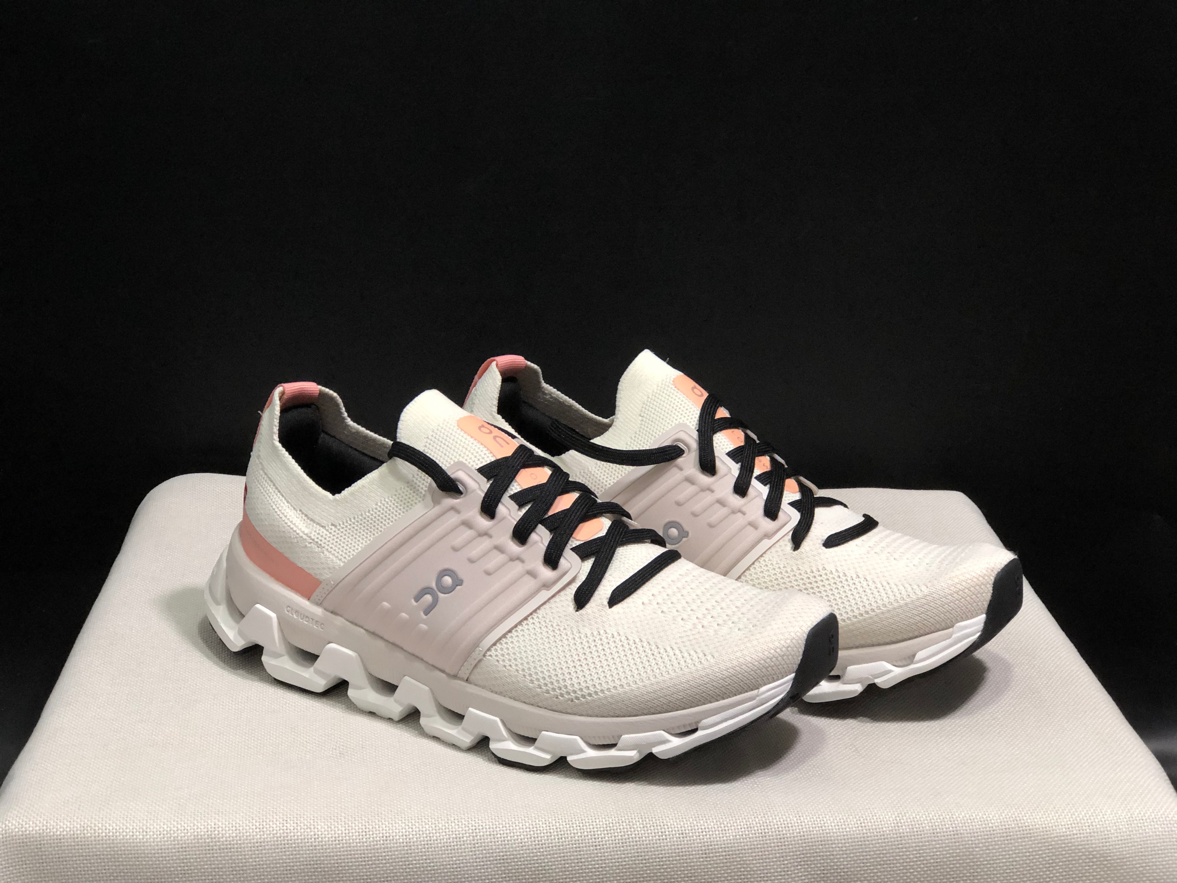 On Running Cloudswift 3 Trendy And Comfortable Running Shoes Ivory/Rose