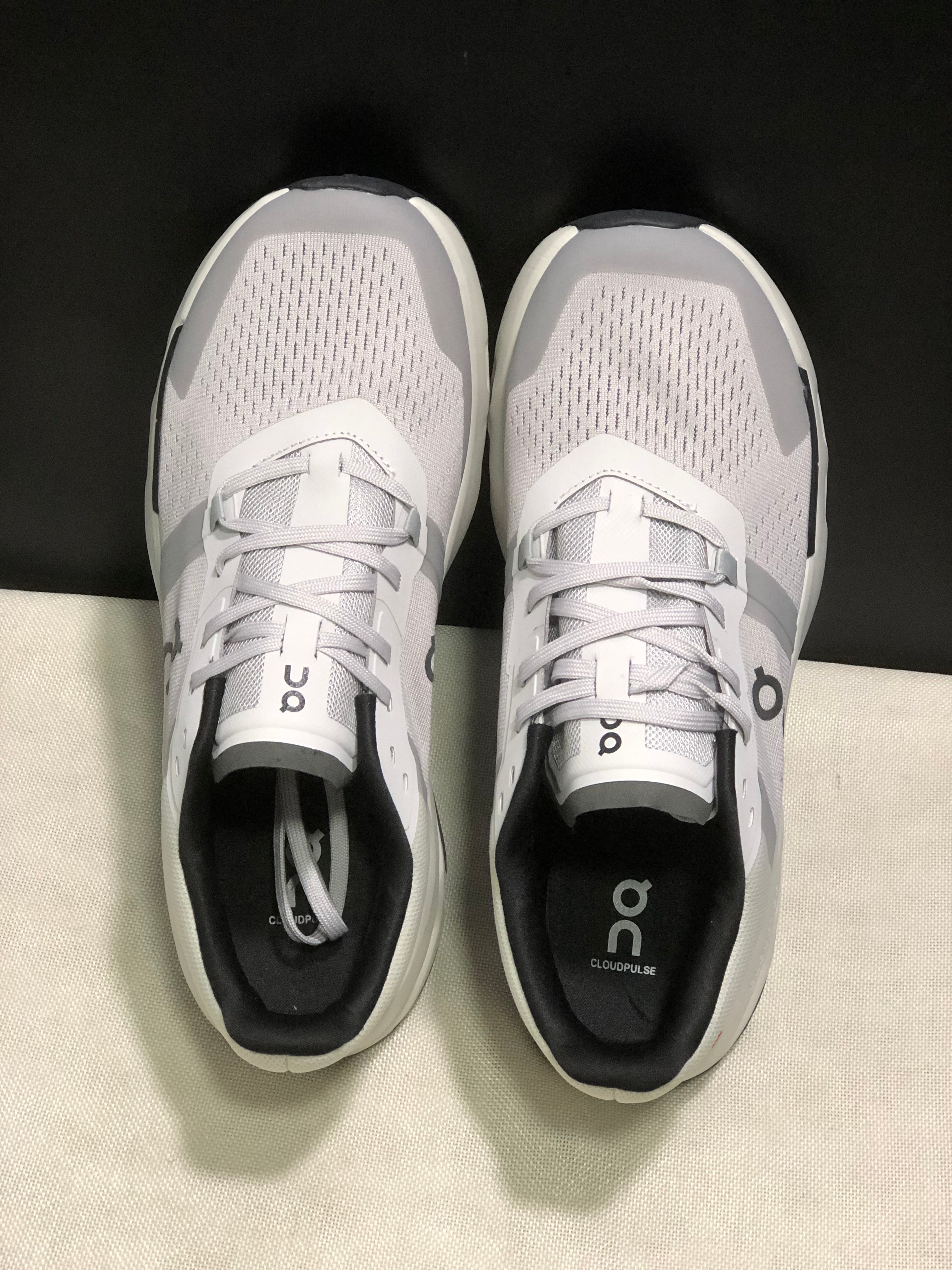 On Running Cloudpulse Comfortable Running Shoes Light Grey