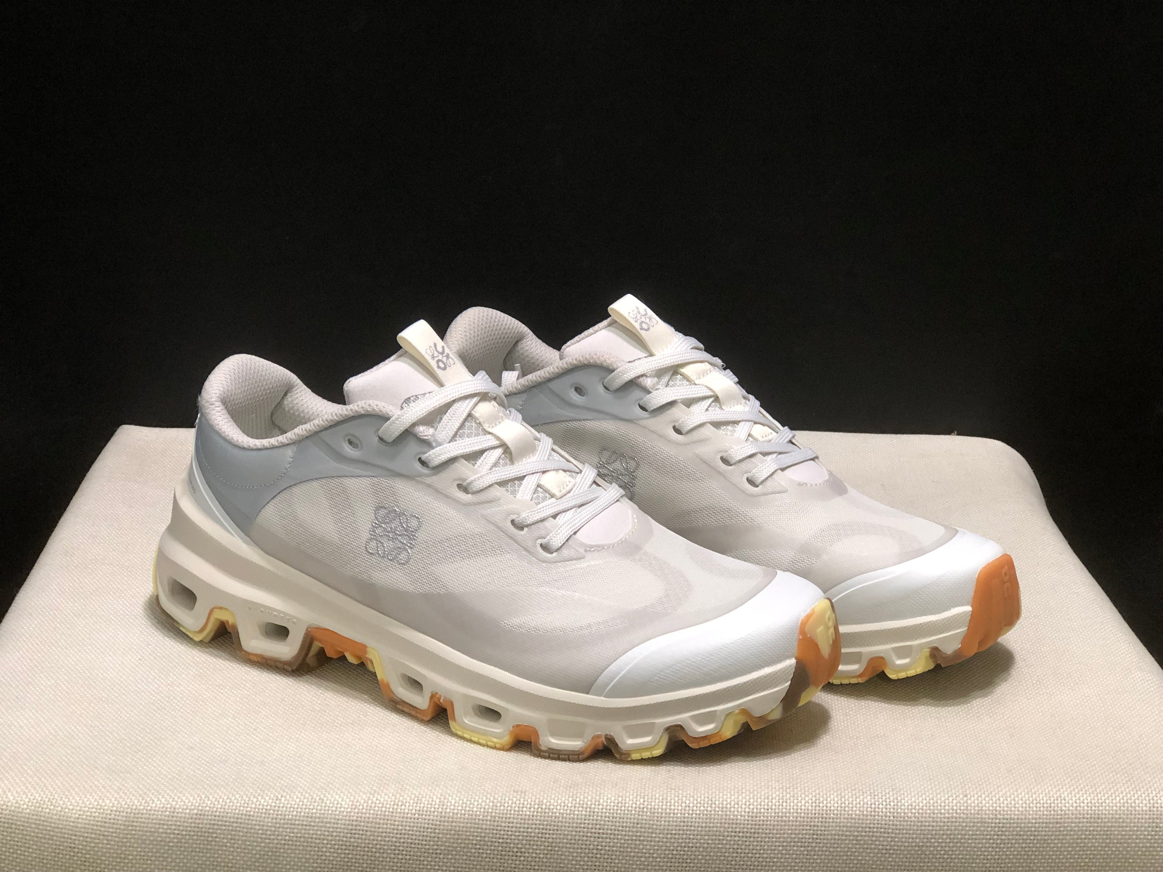 LOEWE x On Running Cloudventure 2.0 Running Shoes Co-Signed Edition Grayish-White