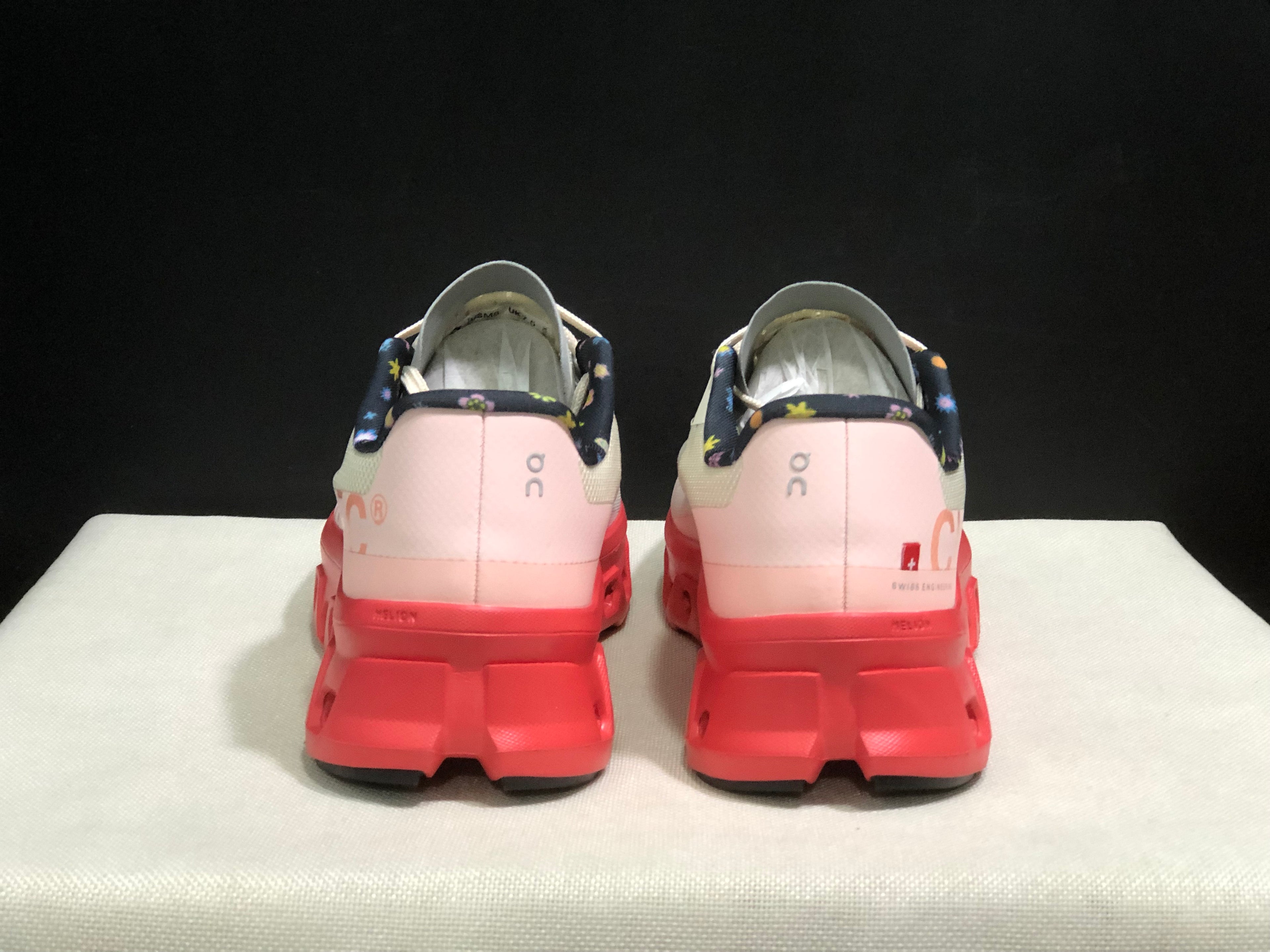 On Running Cloudmonster Anti-Slip Running Shoes Grayish-White/Orange-Red