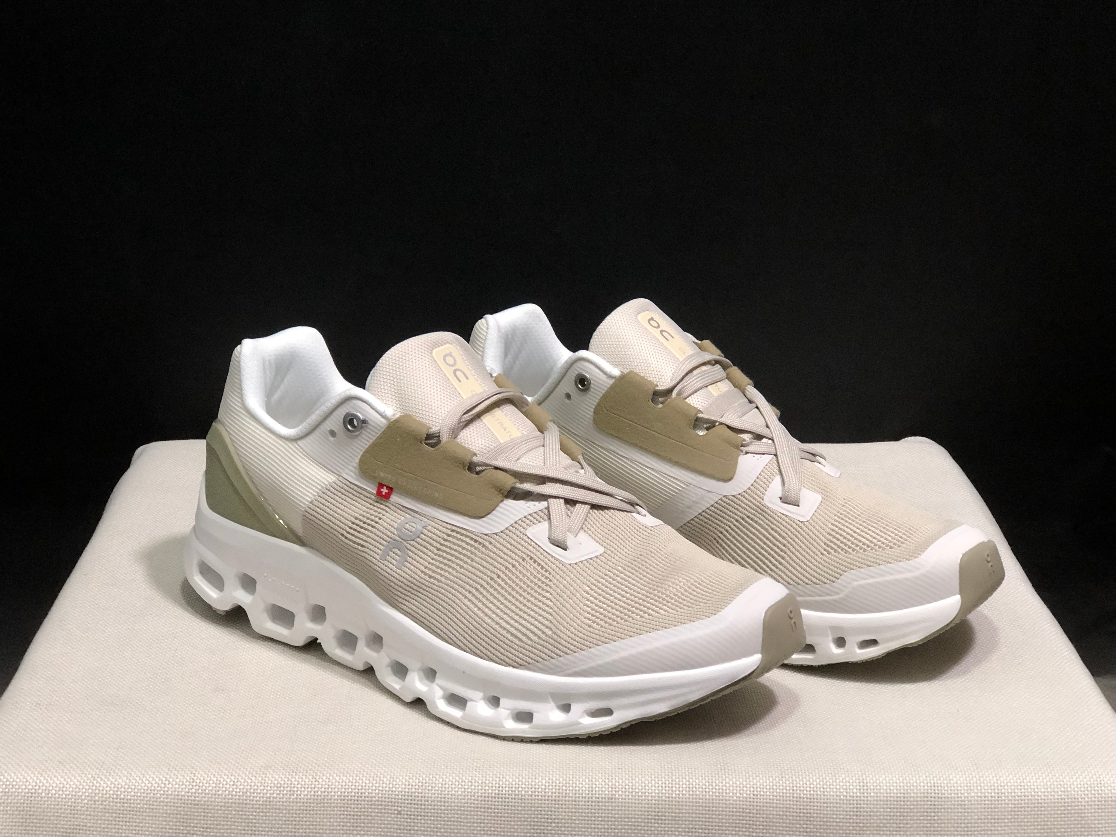 On Running Cloudstratus Breathable Support Running Shoes Khaki