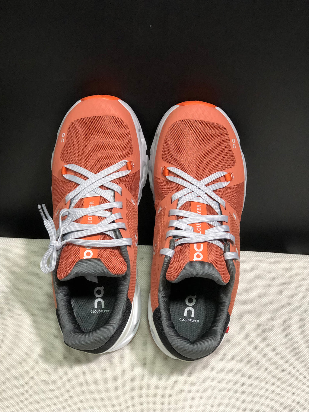 On Running Cloudflow 4 Shock-Absorbing And Wear-Resistant Running Shoes Ginger/White