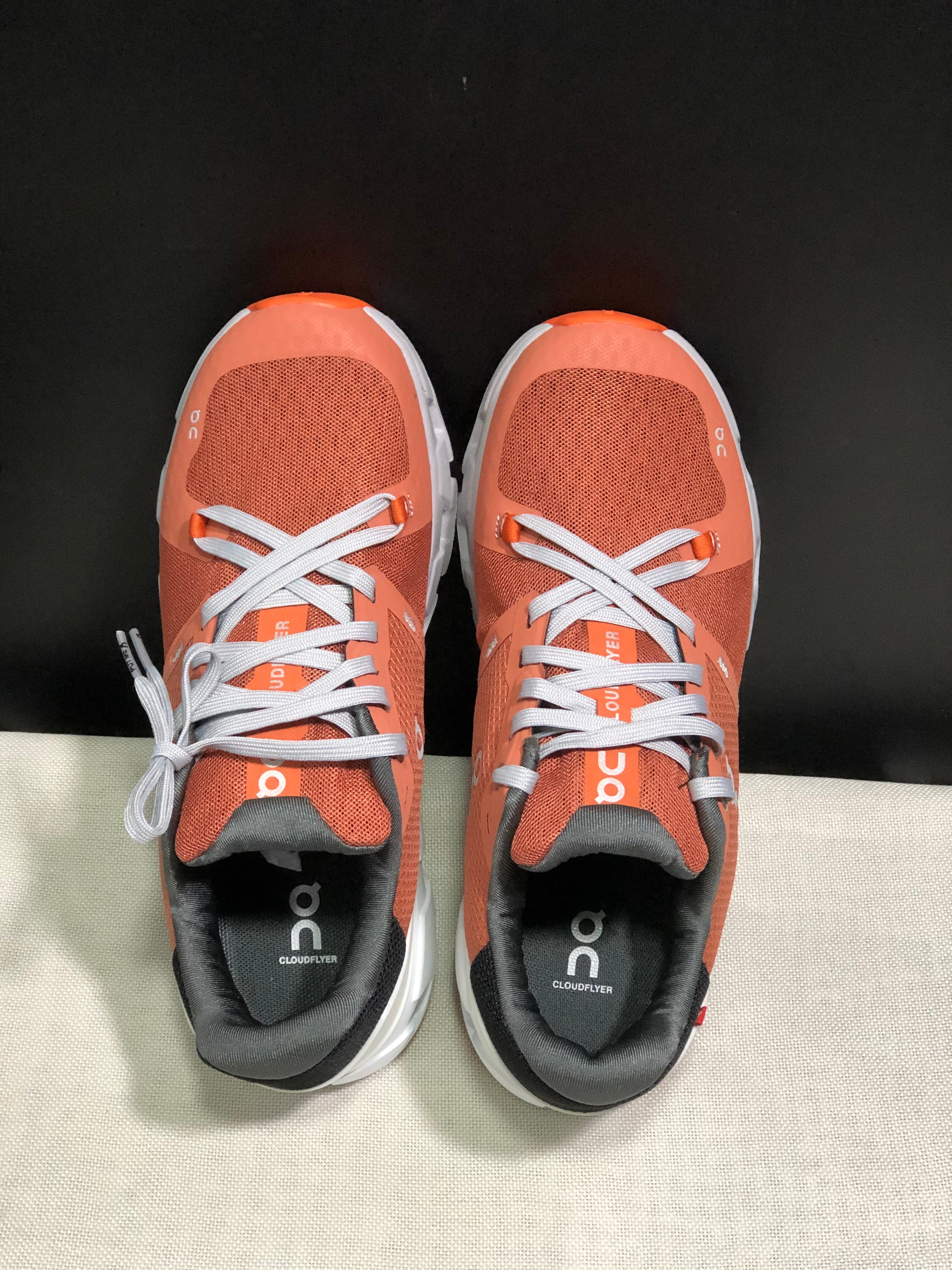 On Running Cloudflow 4 Shock-Absorbing And Wear-Resistant Running Shoes Ginger/White