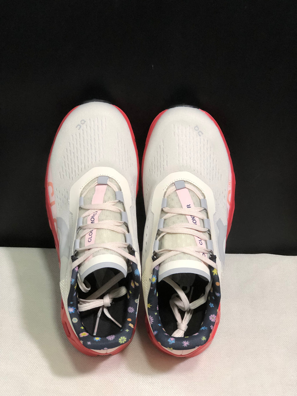 On Running Cloudmonster Anti-Slip Running Shoes Grayish-White/Orange-Red